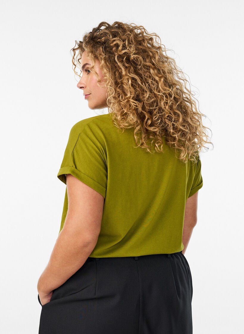 Kurz&auml;rmeliges T-Shirt aus einer Baumwollmischung, Gr&uuml;n, Model image number 2