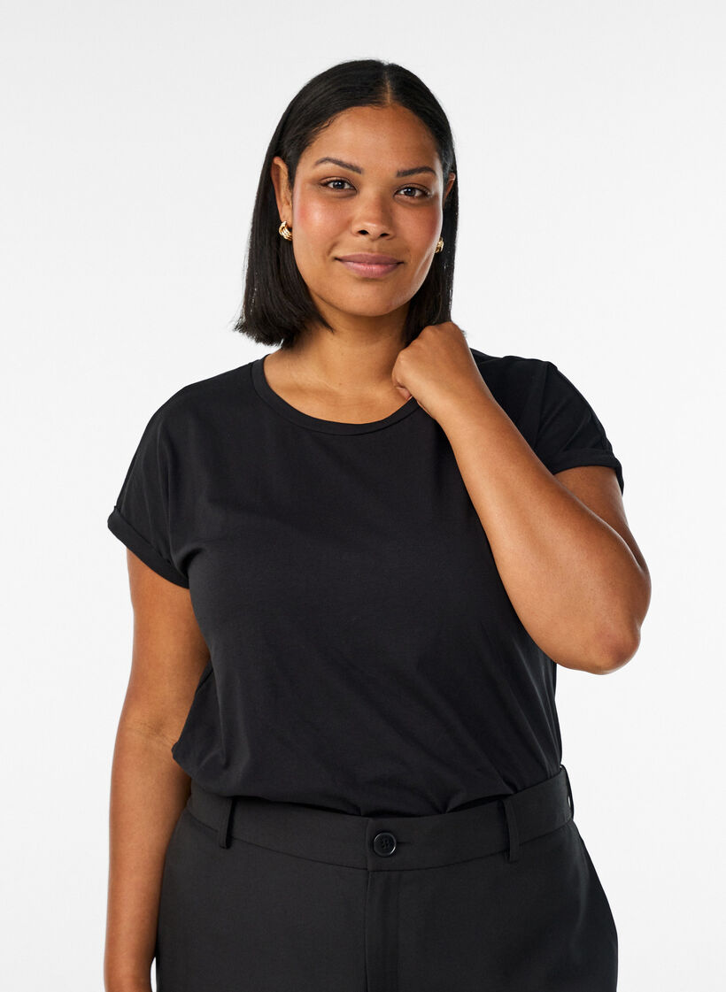 Kurz&auml;rmeliges T-Shirt aus einer Baumwollmischung, Schwarz, Model image number 0