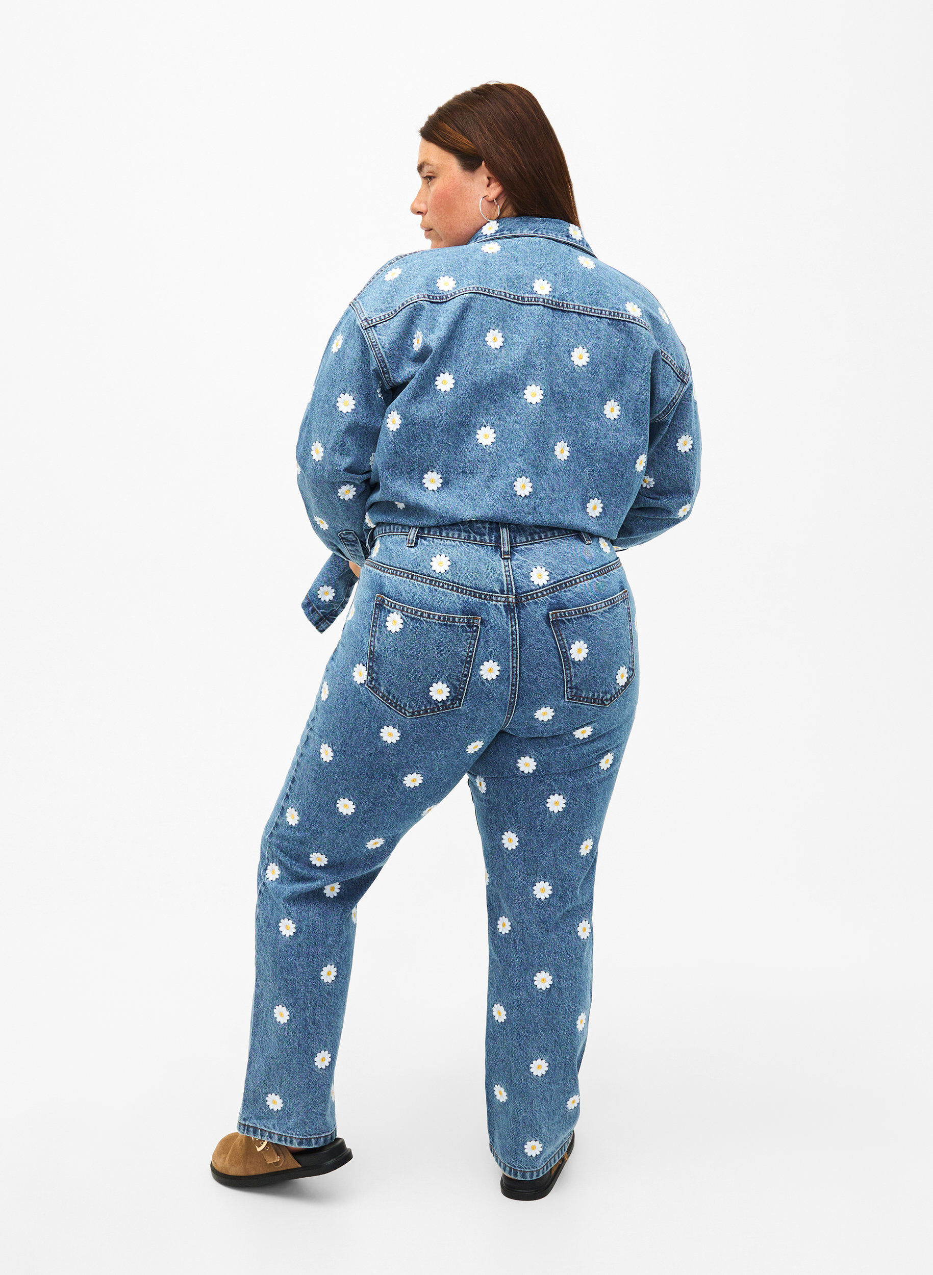 Zizzi  Gemma Jeans mit hoher Taille und G&auml;nsebl&uuml;mchen, Blau, Model image number 1