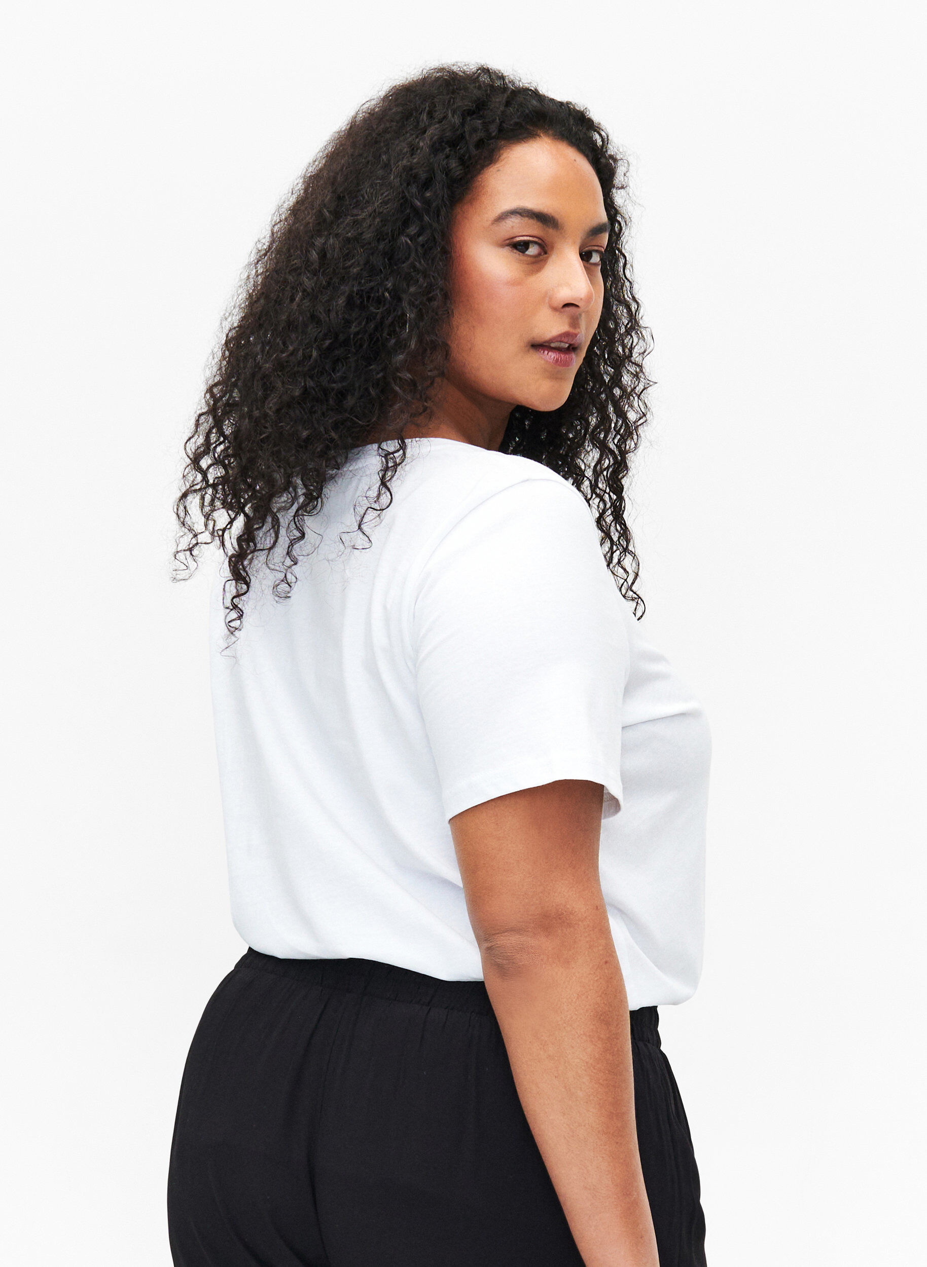 Zizzi Baumwoll-T-Shirt mit Motiv, B. White w. Sulphur, Model image number 1