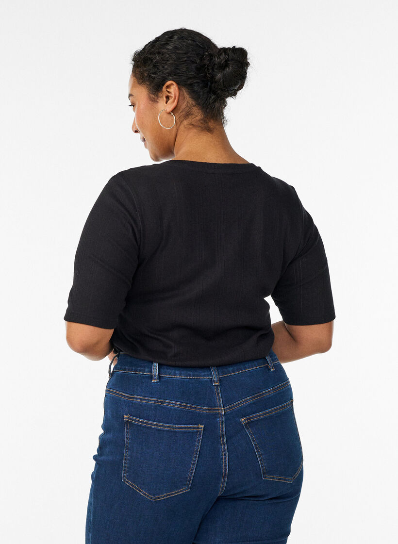 T-Shirt aus Baumwolle mit Lochstickerei, Schwarz, Model image number 2