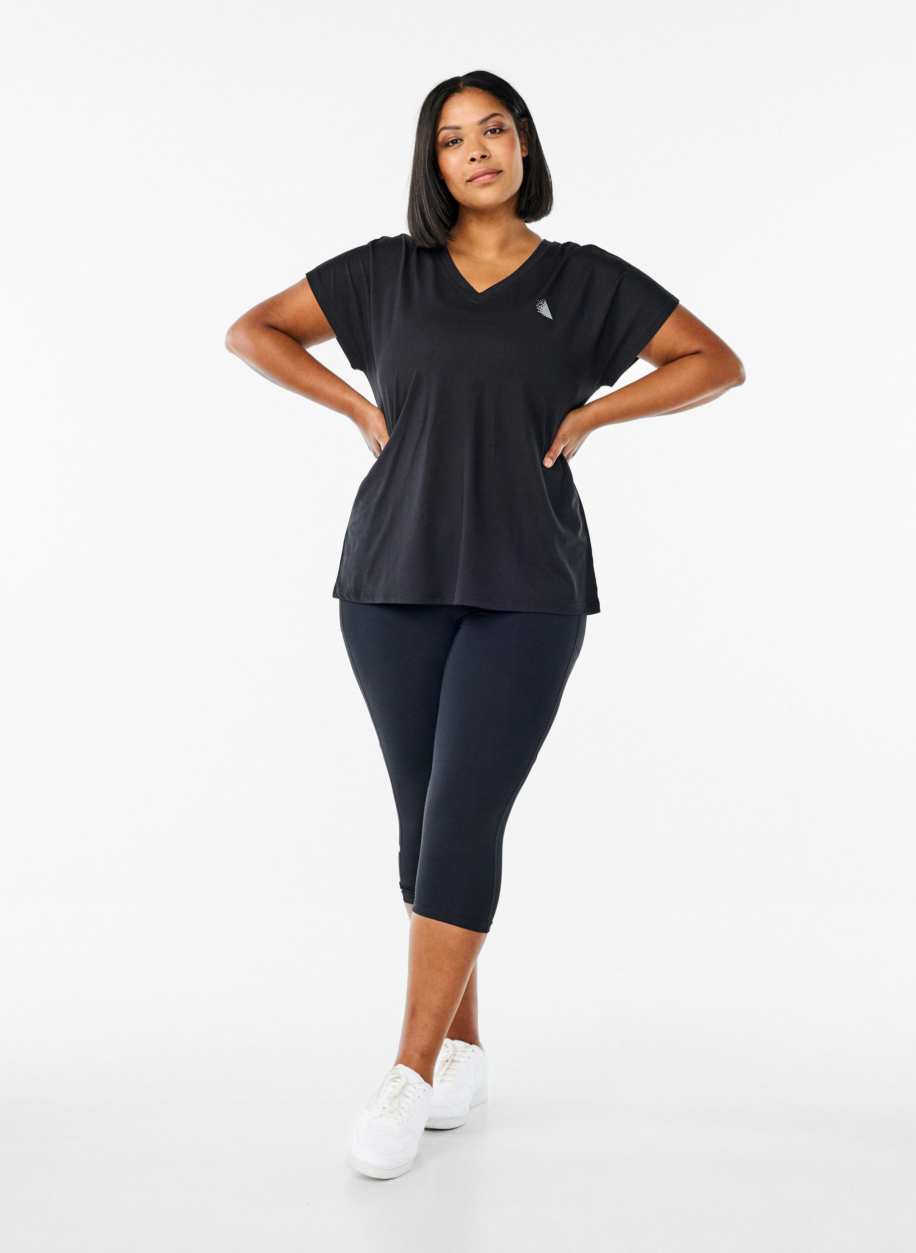 Zizzi Lockeres Trainings-T-Shirt mit V-Ausschnitt, Schwarz, Model image number 1