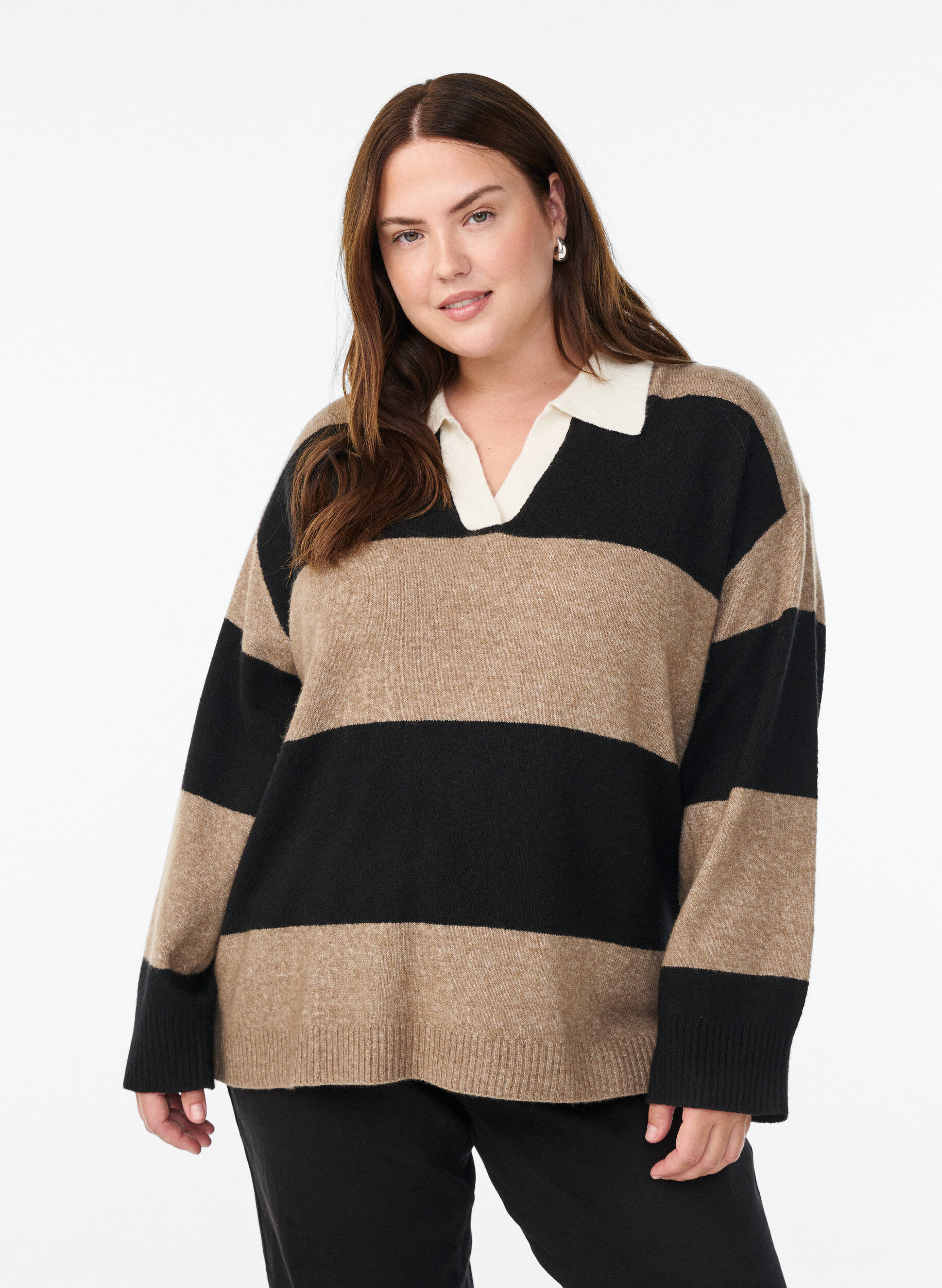 Zizzi Strickbluse mit Kragen und V-Ausschnitt, Schwarz, Model image number 0