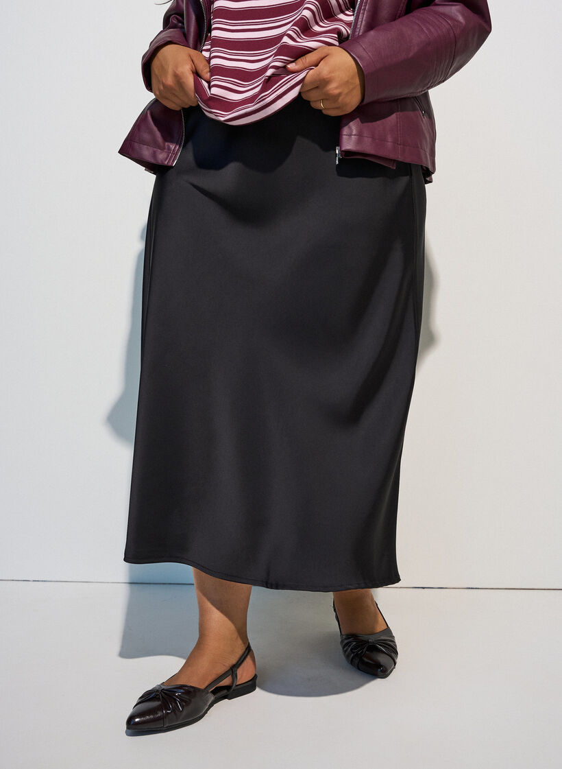 Midirock aus Satin, Schwarz, Model image number 3