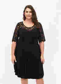 Kurzärmeliges Kleid mit Spitzenoberteil, Black, Model