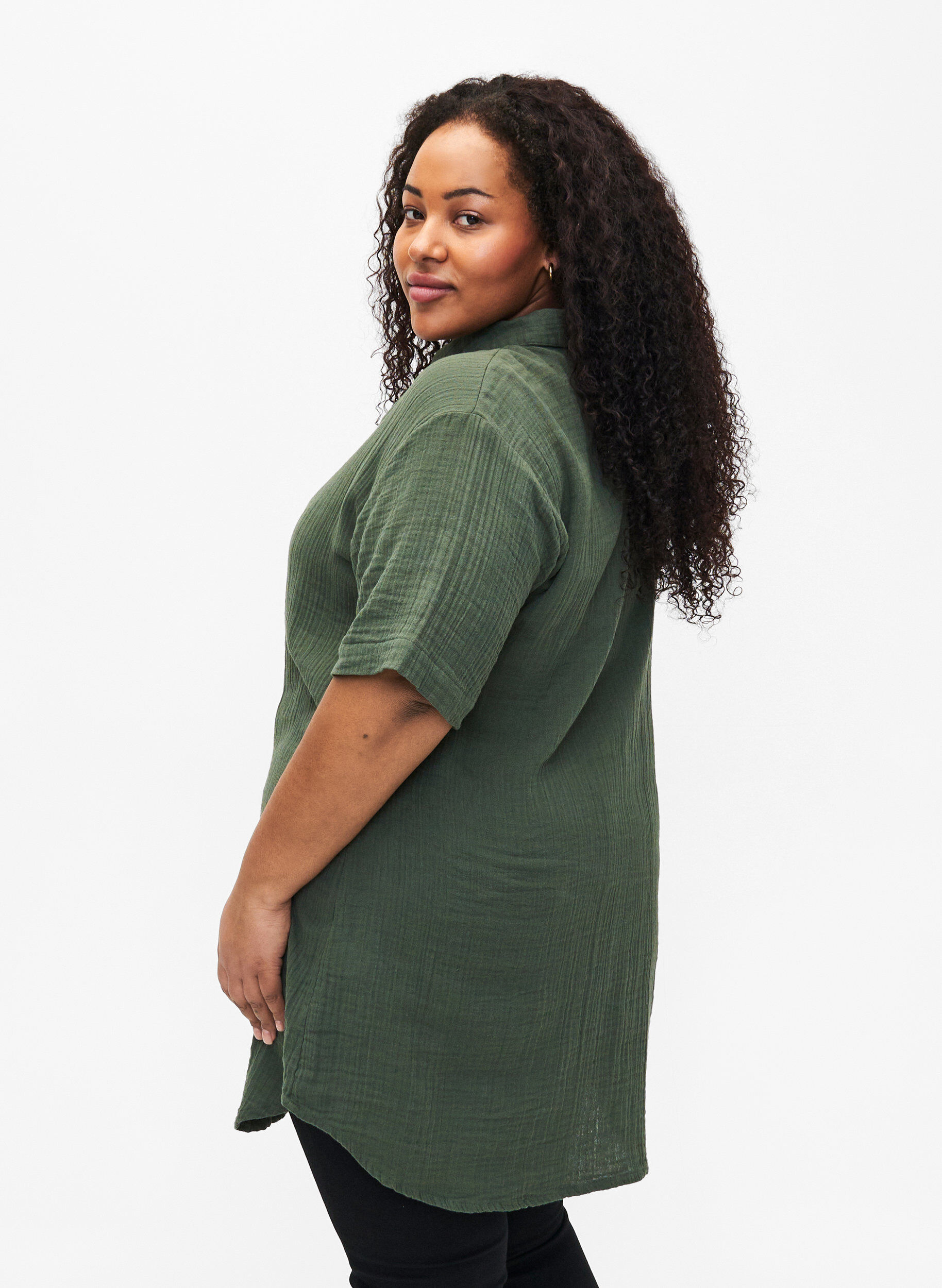 Zizzi Kurz&auml;rmliges T-Shirt mit Kn&ouml;pfen, Thyme, Model image number 1