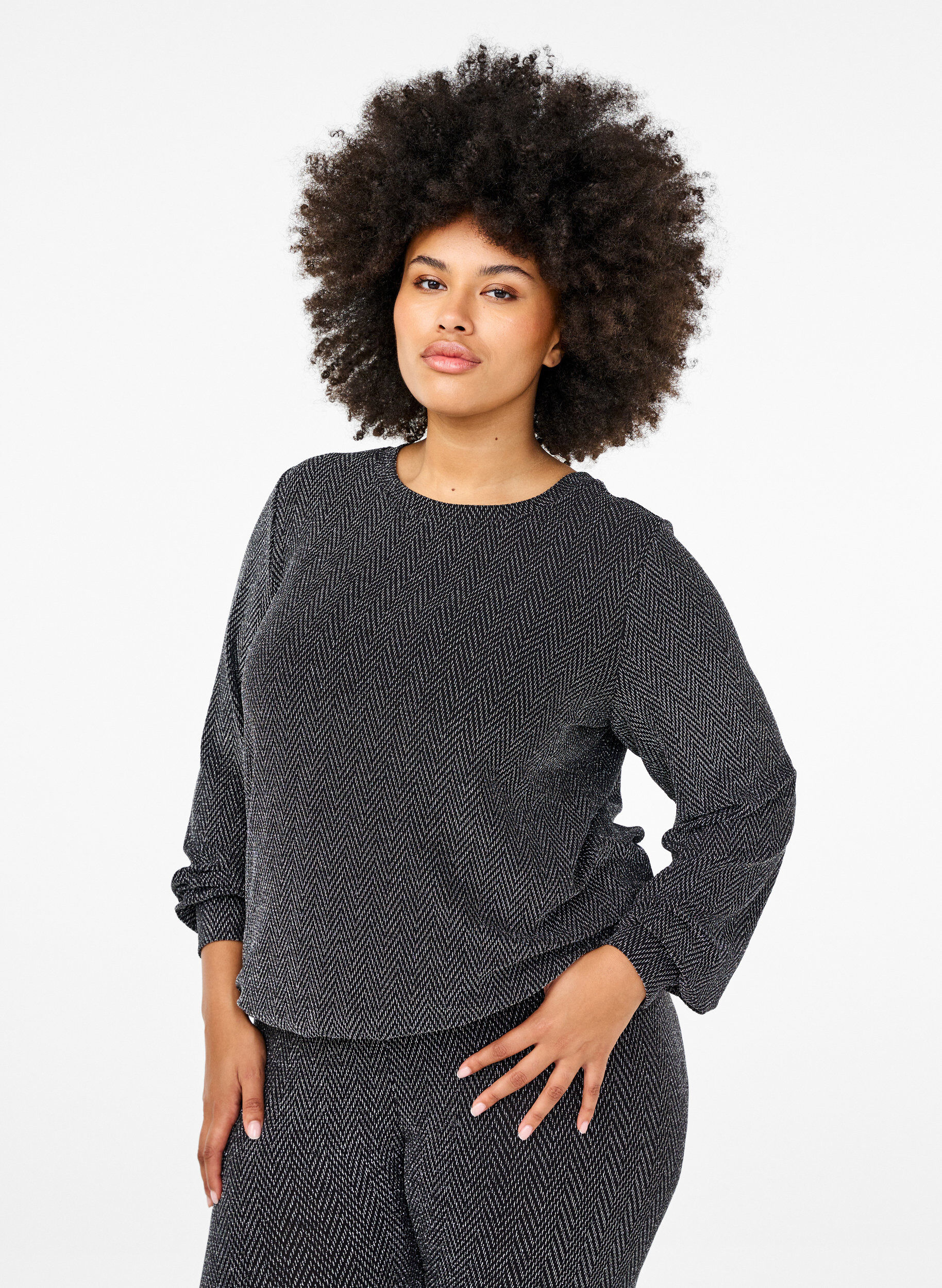 Zizzi Bluse mit Schimmermuster, Silver ZigZagShimmer, Model image number 0