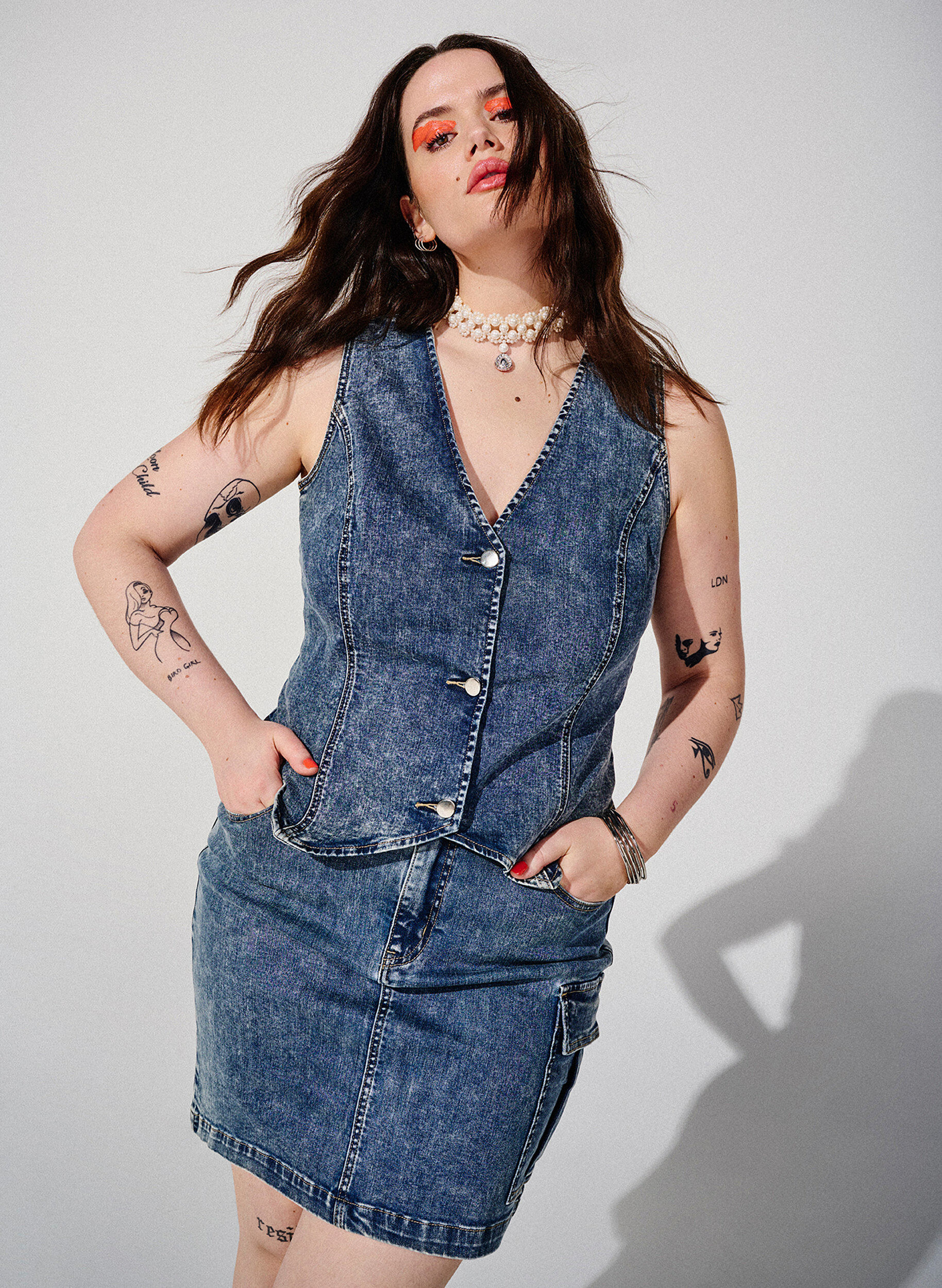 Zizzi Eng anliegender Jeansrock mit Cargotasche, Blue Denim, Image image number 0