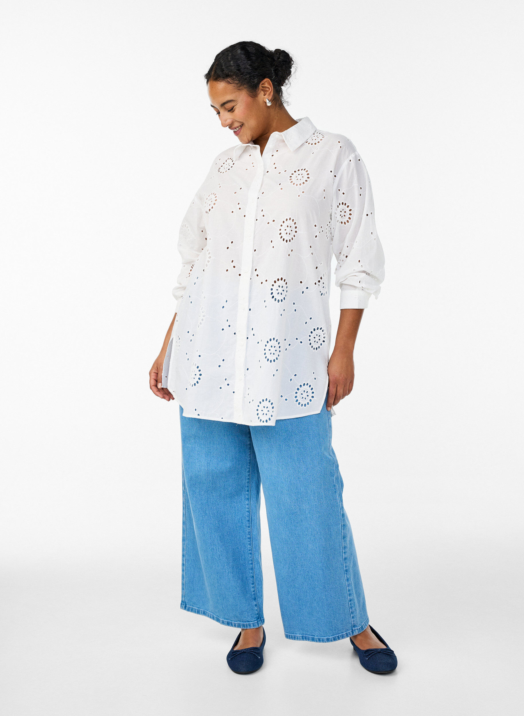 Zizzi Tunika aus Baumwolle mit Broderie Anglaise, Wei&szlig;, Model image number 1