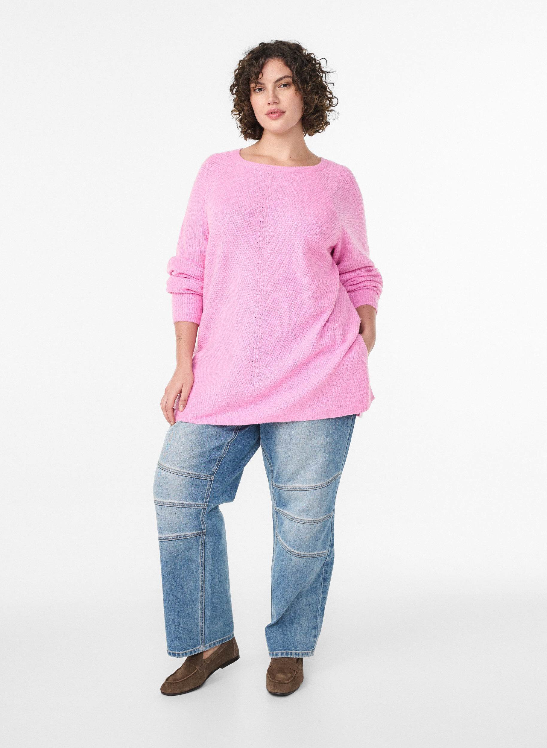 Zizzi Strickpullover mit Diagonalmuster und Raglan&auml;rmeln, Pink, Model image number 1