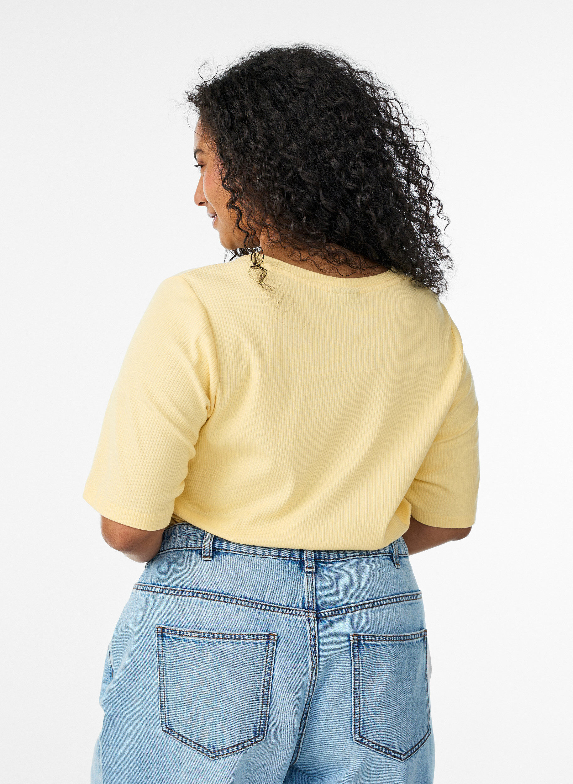 ZizziBluse aus geripptem Jersey mit kurzen &Auml;rmeln, Gelb, Model image number 2
