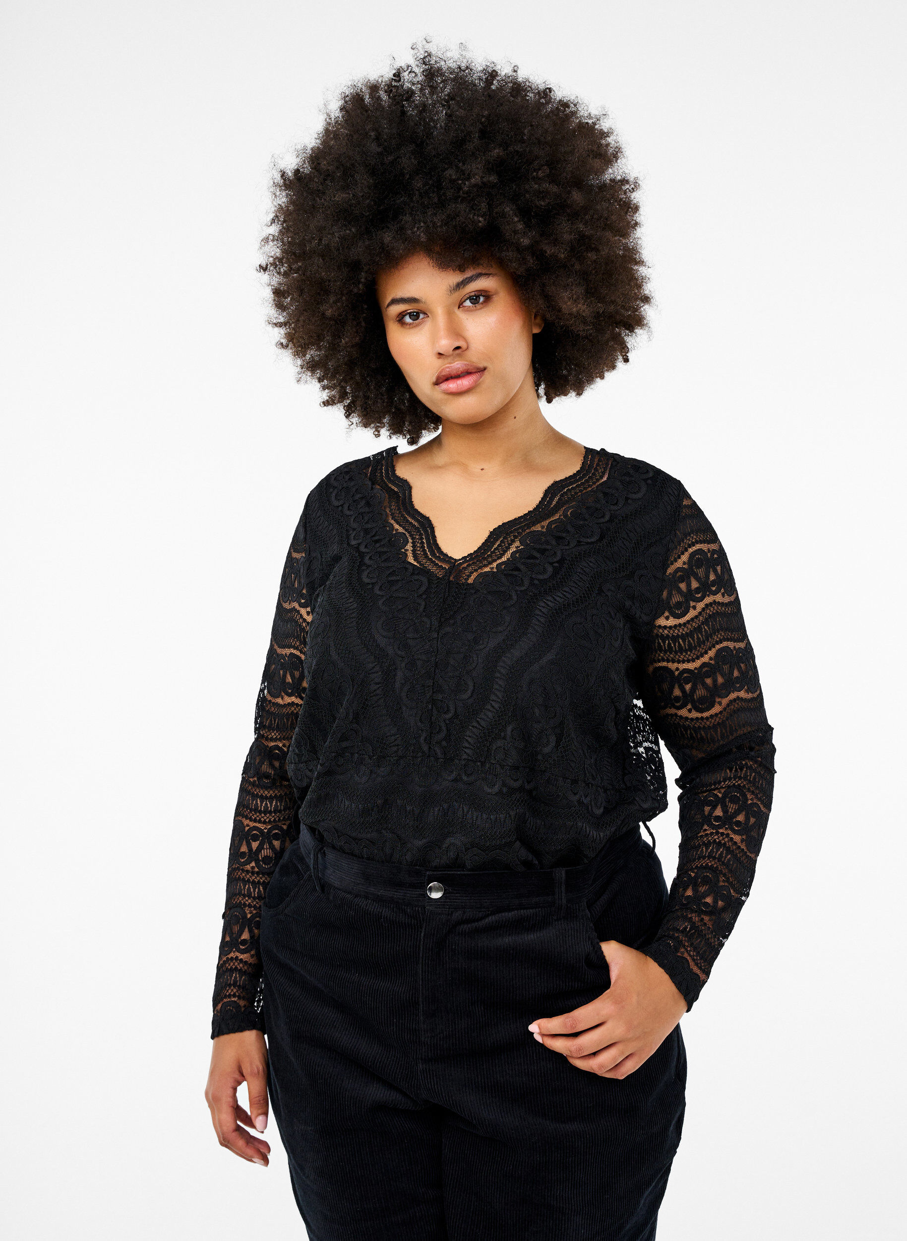 Zizzi Spitzenbluse mit V-Ausschnitt und Unterfutter, Black, Model image number 0
