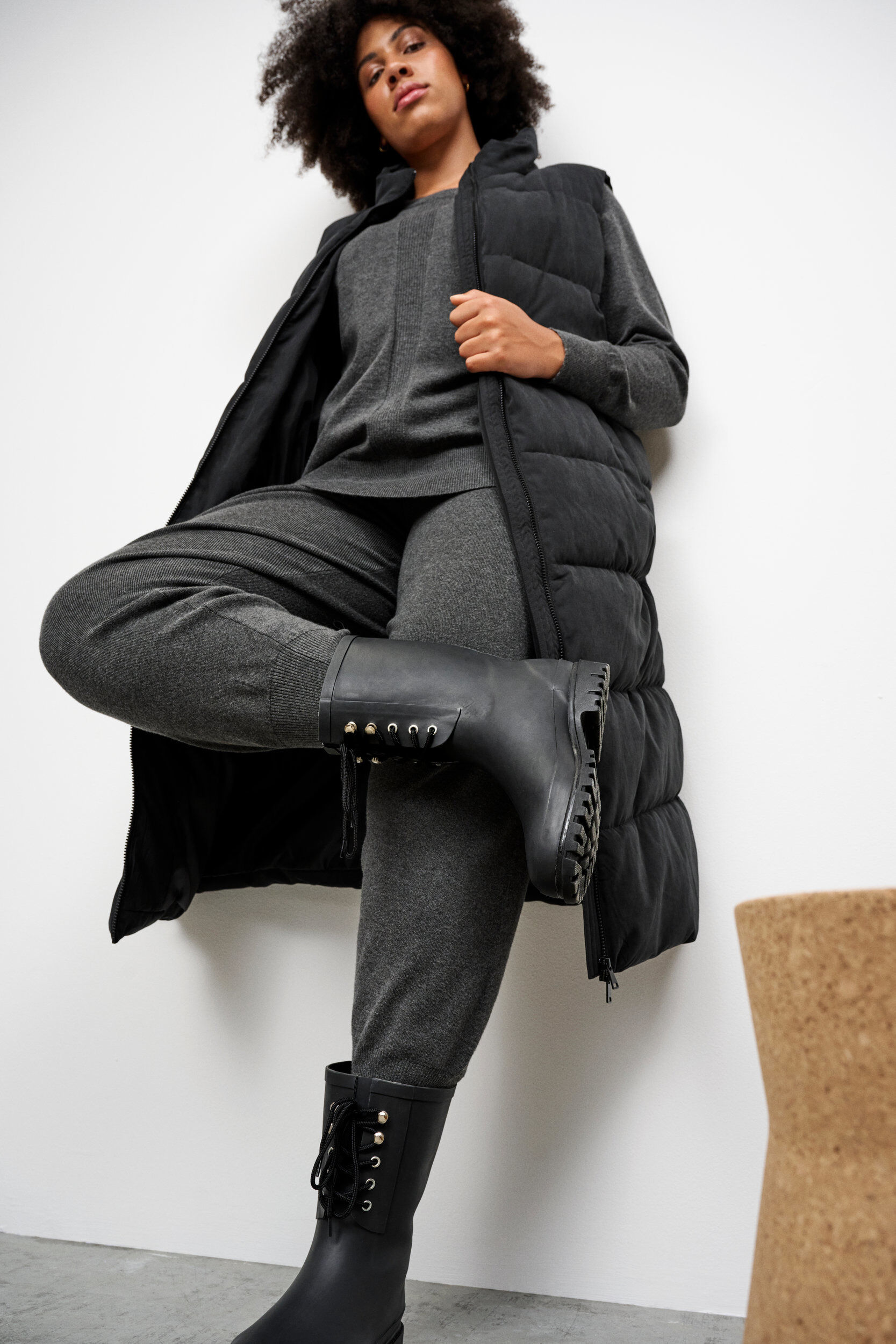 Zizzi Gummistiefel mit breiter Passform sowie Schn&uuml;rsenkel, Black, Model image number 0