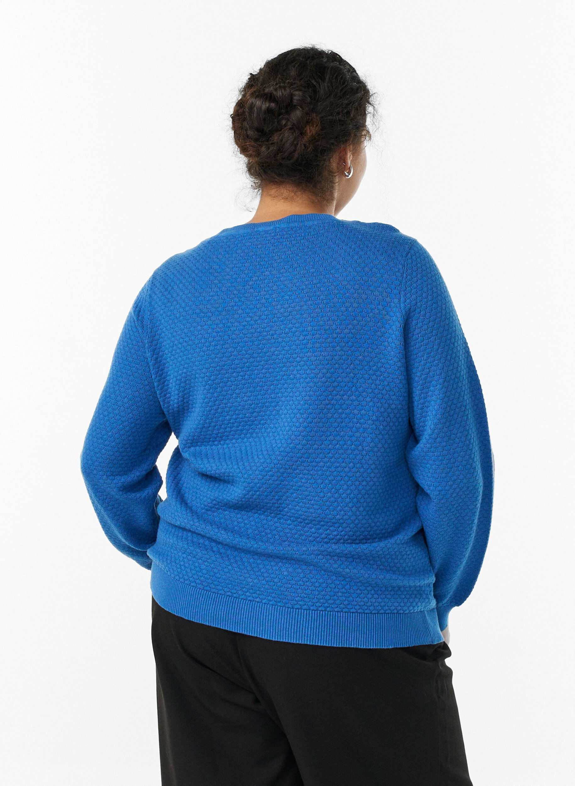Zizzi Strickbluse aus Baumwolle mit Strukturmuster, Blau, Model image number 2