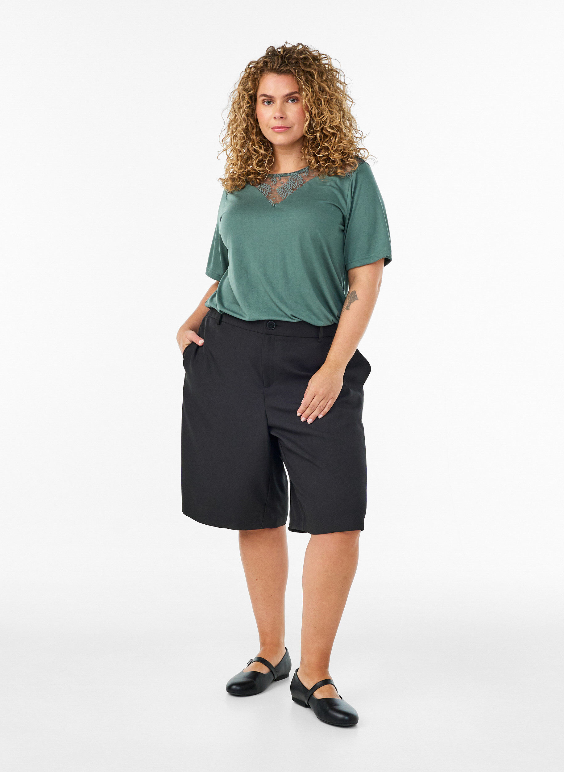 ZizziBluse mit Spitzeneinsatz und Ballon&auml;rmeln, Gr&uuml;n, Model image number 1