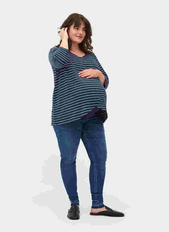 Gestreifte Schwangerschaftsbluse mit 3/4-Ärmeln, Blue Stripe , Model image number 2