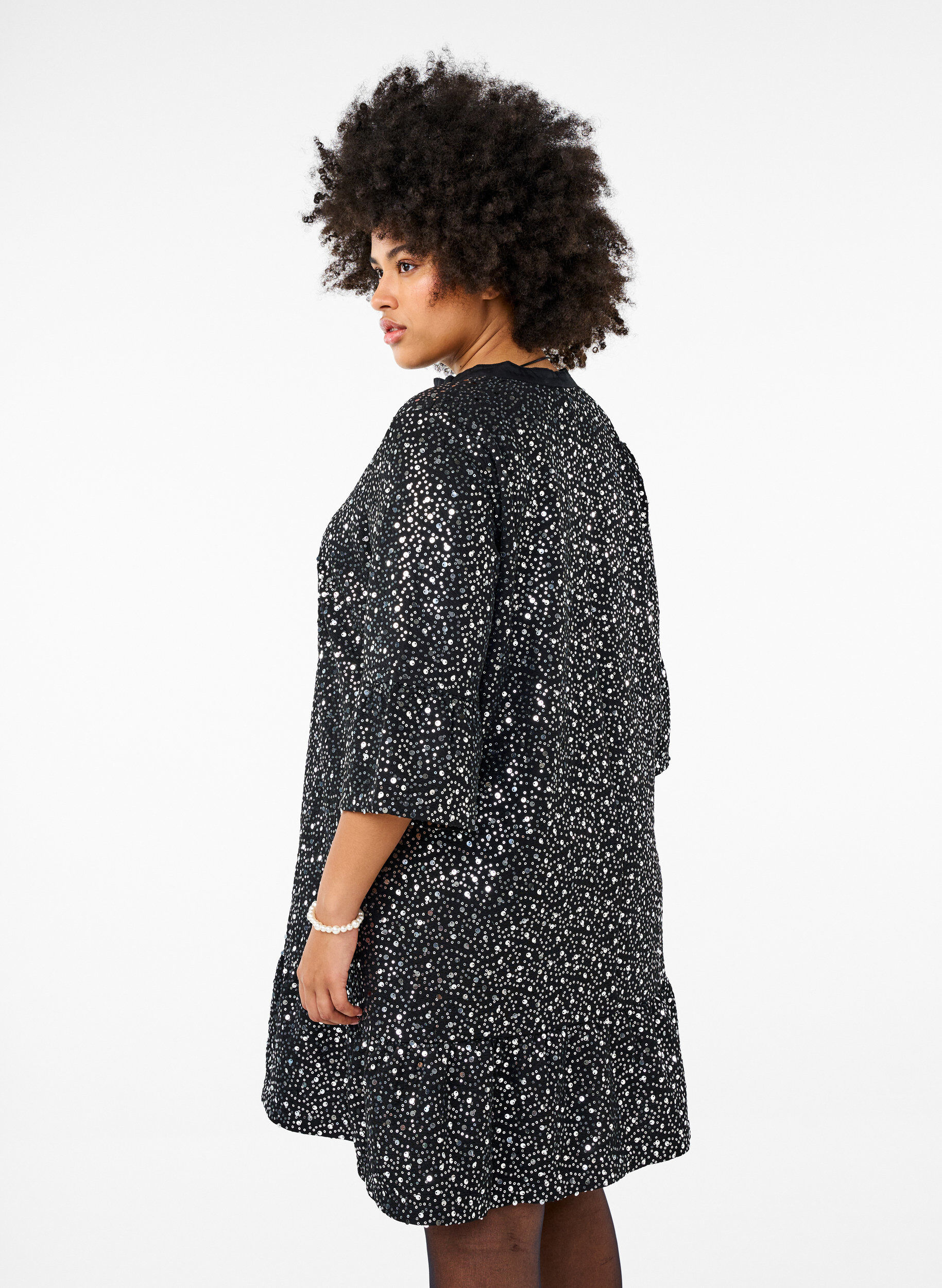 Zizzi Paillettenkleid mit V-Ausschnitt und 3/4-&Auml;rmeln, Black w. Sequins, Model image number 1
