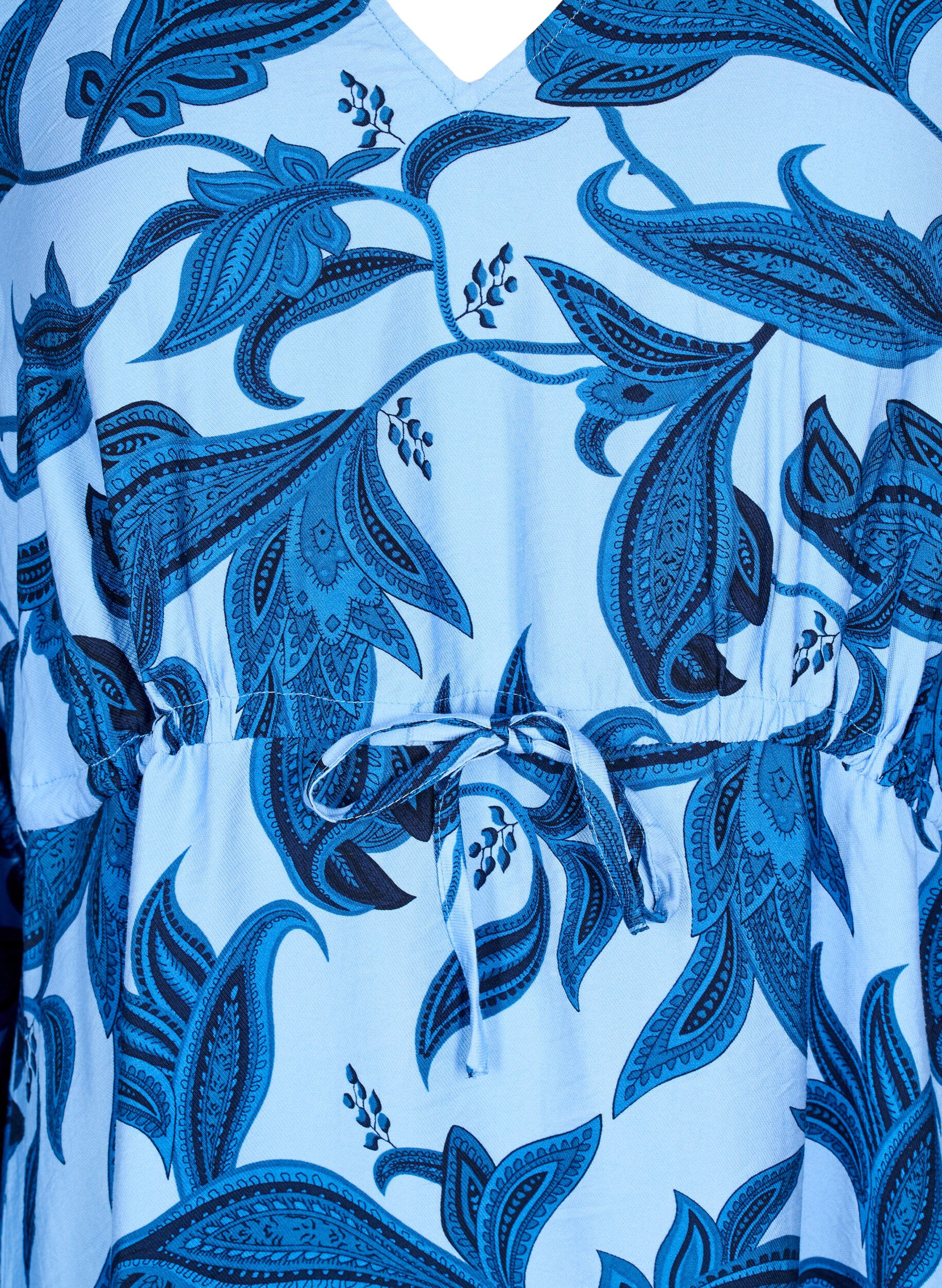 Zizzi Langarmkleid mit Paisleymuster und Bindeg&uuml;rtel, Blau, Packshot image number 2
