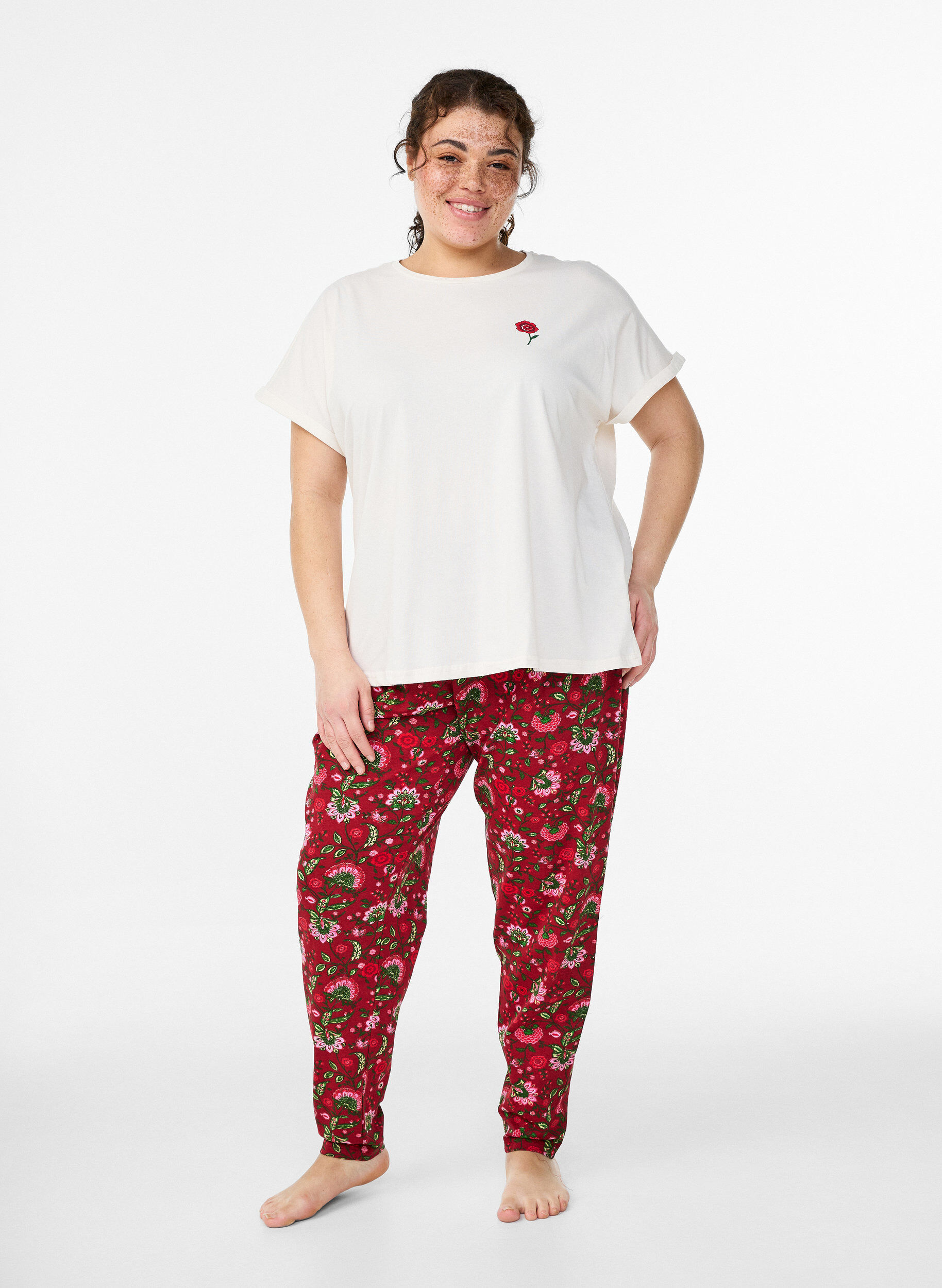 Zizzi Lockeres Nachtt-Shirt aus Baumwolle mit Printdetail, Vanille, Model image number 1