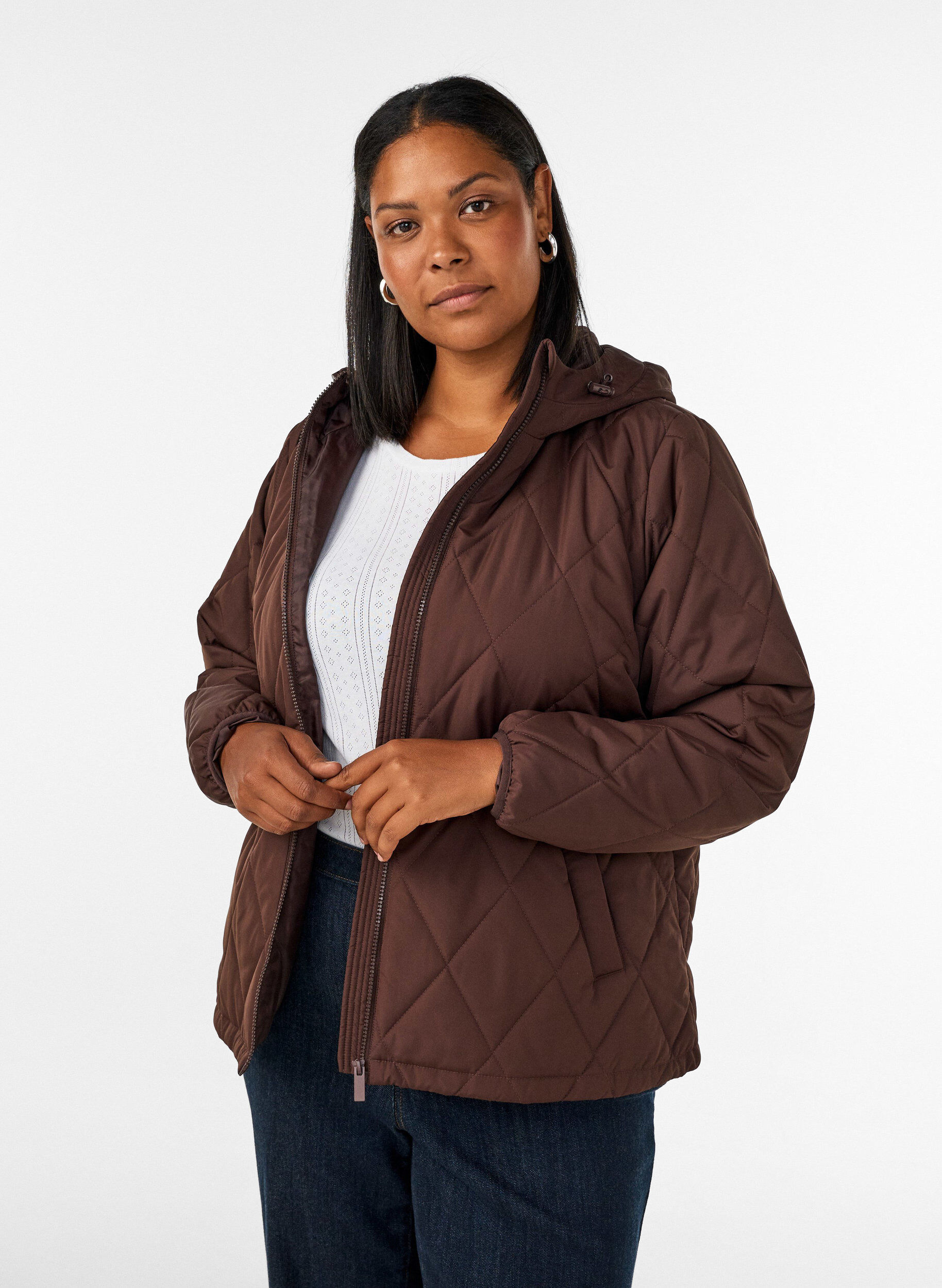 Leicht wattierte Jacke mit Rautensteppung, Braun, Model