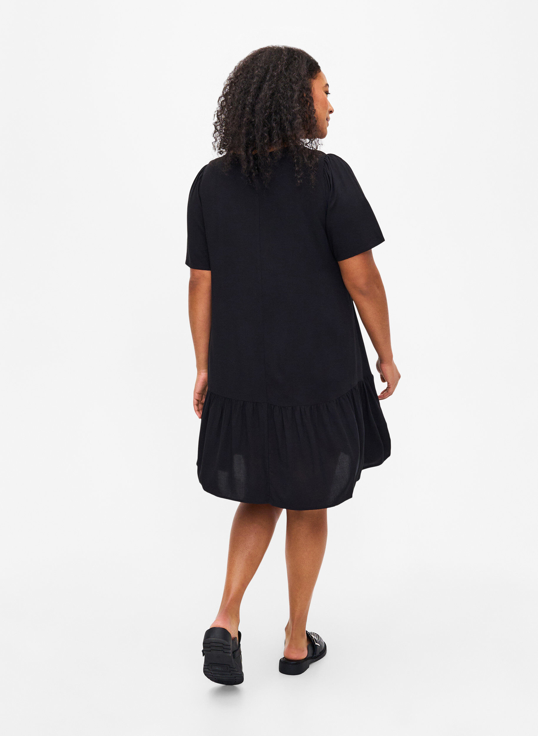 Zizzi Kleid aus Viskose mit Schnittlinie, Schwarz, Model image number 2