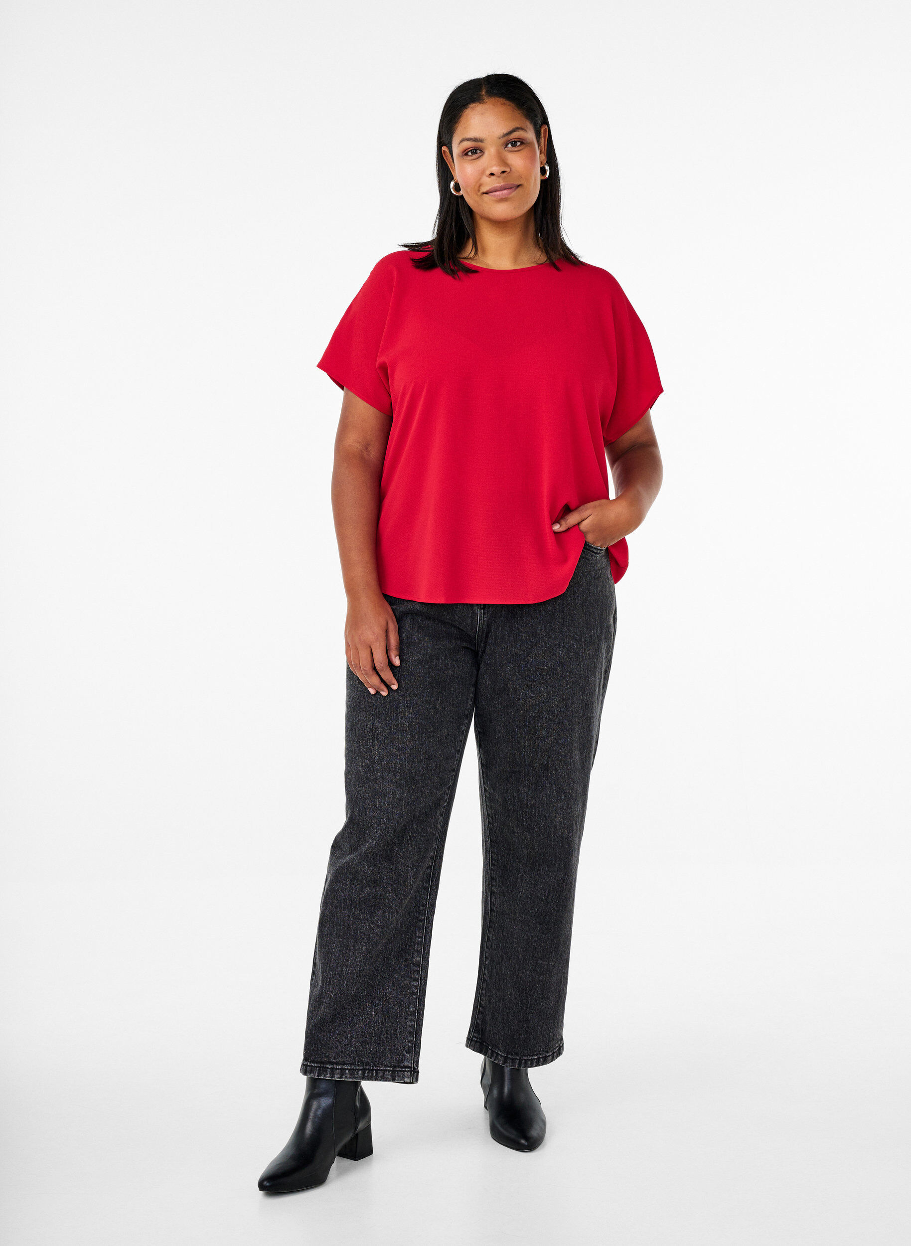 Zizzi Bluse mit kurzen &Auml;rmeln und einem Rundhalsausschnitt, Rot, Model image number 1