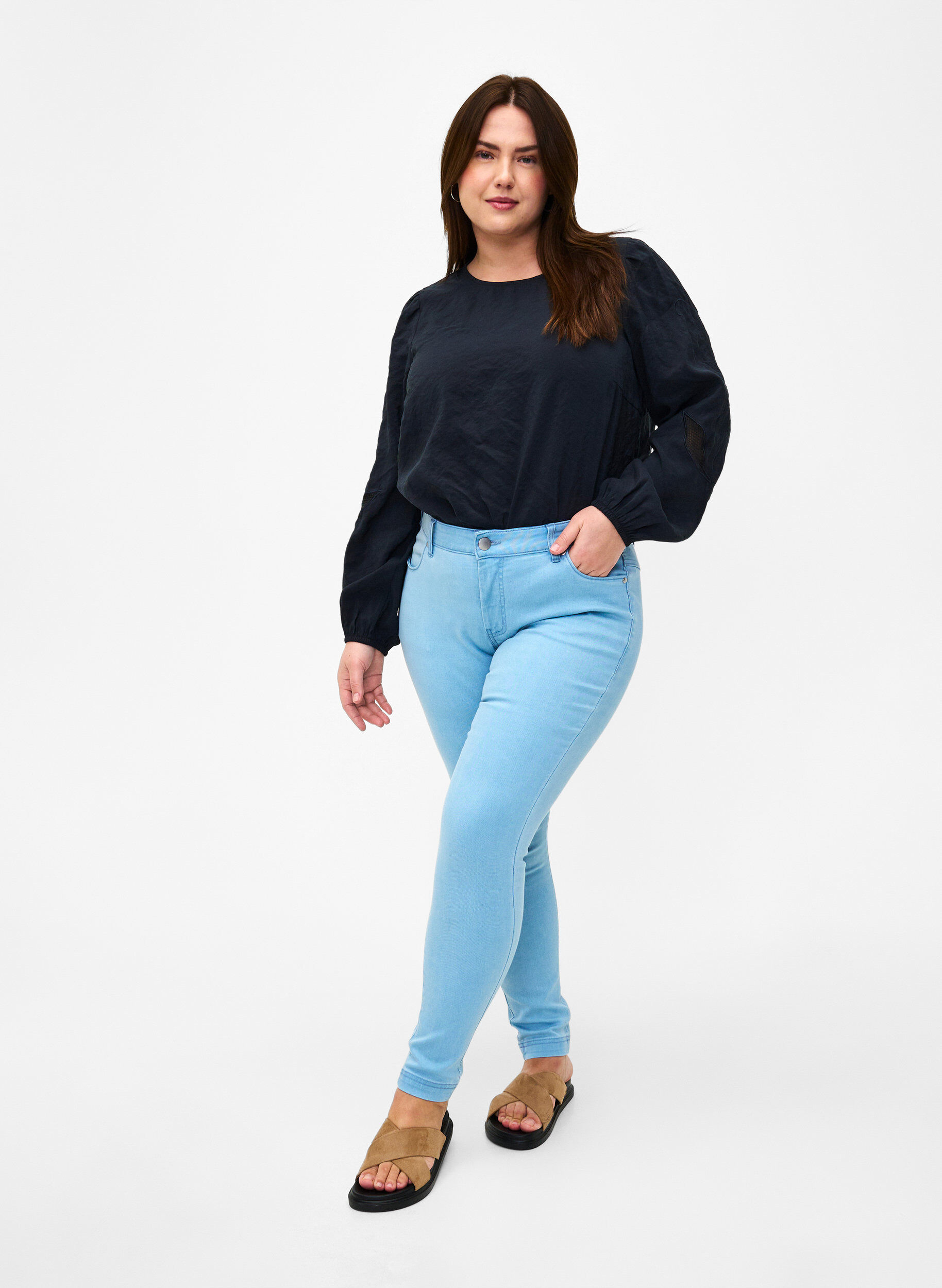 Zizzi Bluse aus TENCEL&trade;-Modal mit gestickten Details, Black, Model image number 2