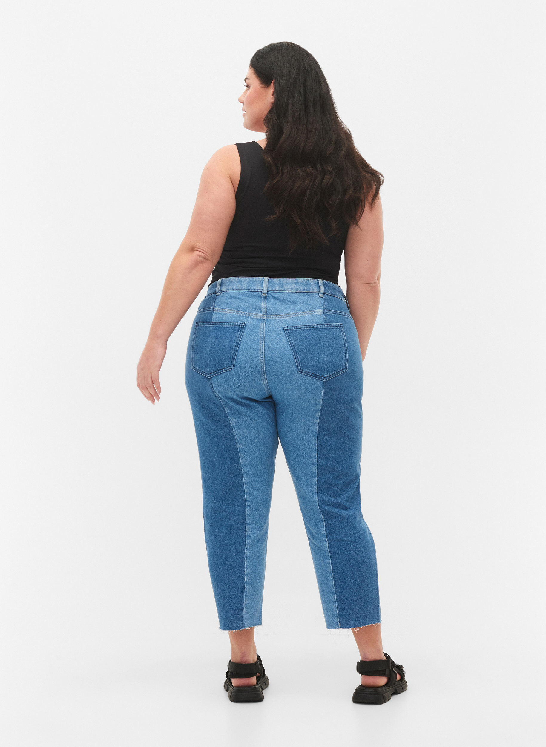 Zizzi Cropped Vera jeans mit Colorblock, Blue denim, Model image number 1