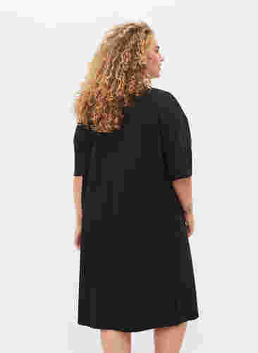 Kurzärmeliges Baumwollkleid mit Schlitz, Black, Model image number 1