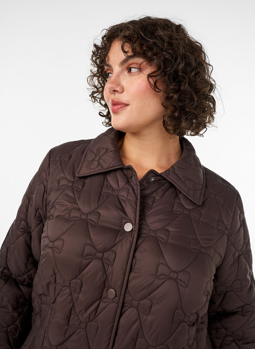 Leicht wattierte Jacke mit dekorativer Steppung, Braun, Model