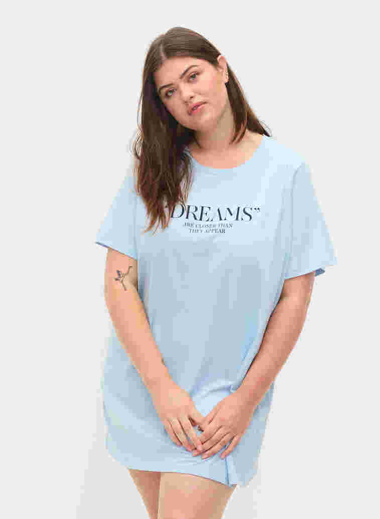 Oversized Nacht T-Shirt aus Bio-Baumwolle, Cashmere Blue DREAMS, Model