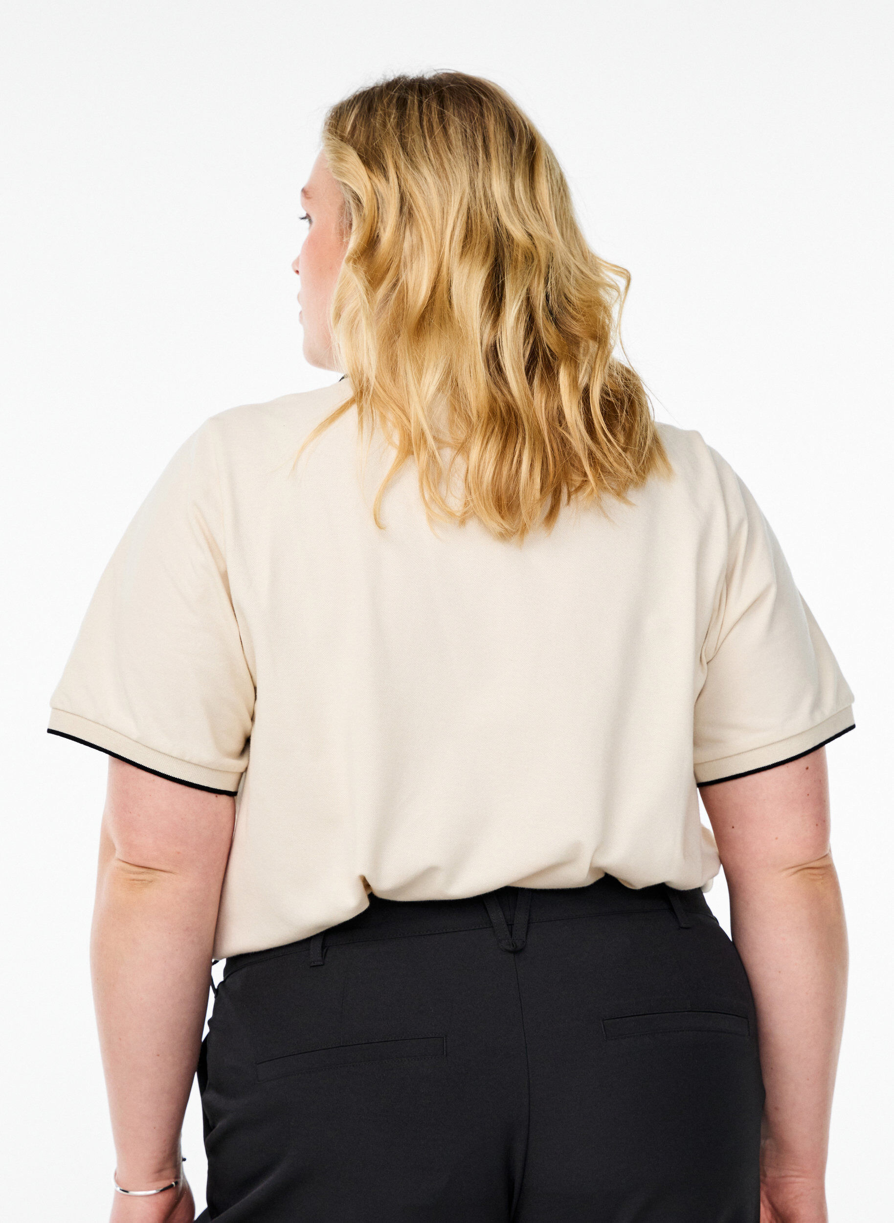 Zizzi Poloshirt mit kurzen &Auml;rmeln, Beige, Model image number 2