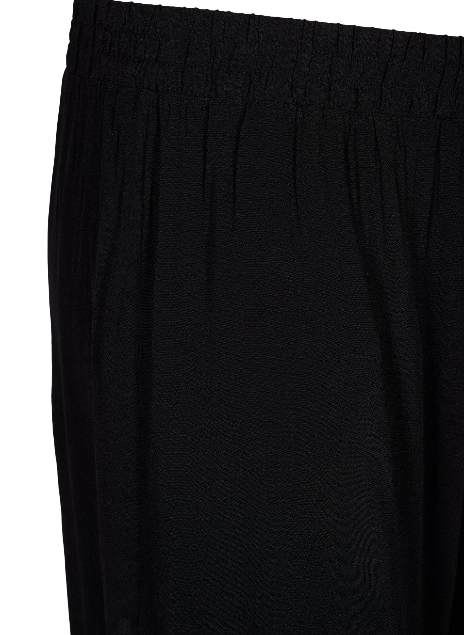 Zizzi Locker sitzende Shorts aus Viskose, Black, Packshot image number 2