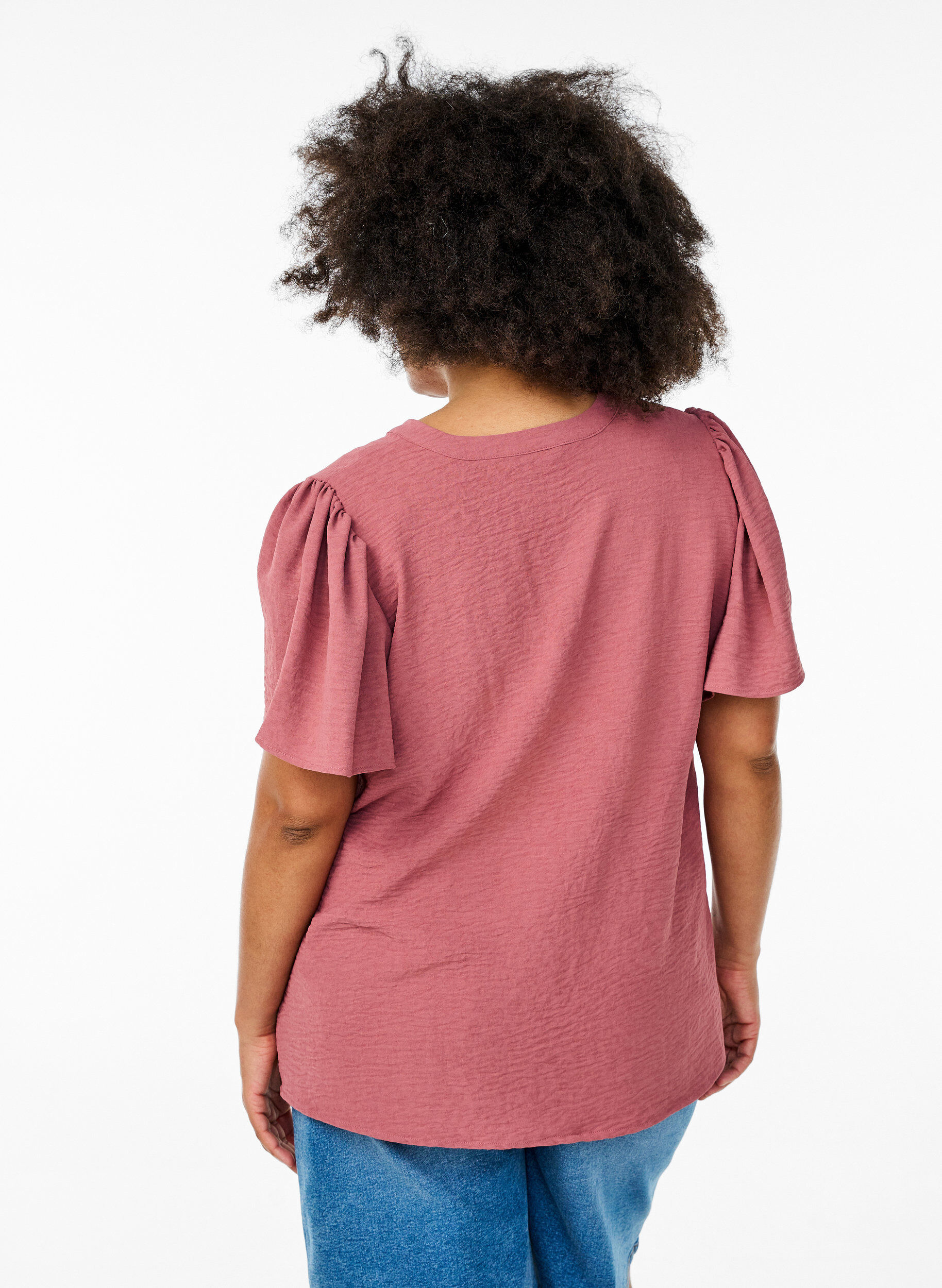 Zizzi Bluse mit kurzen R&uuml;schen&auml;rmeln und V-Ausschnitt, Rot, Model image number 2