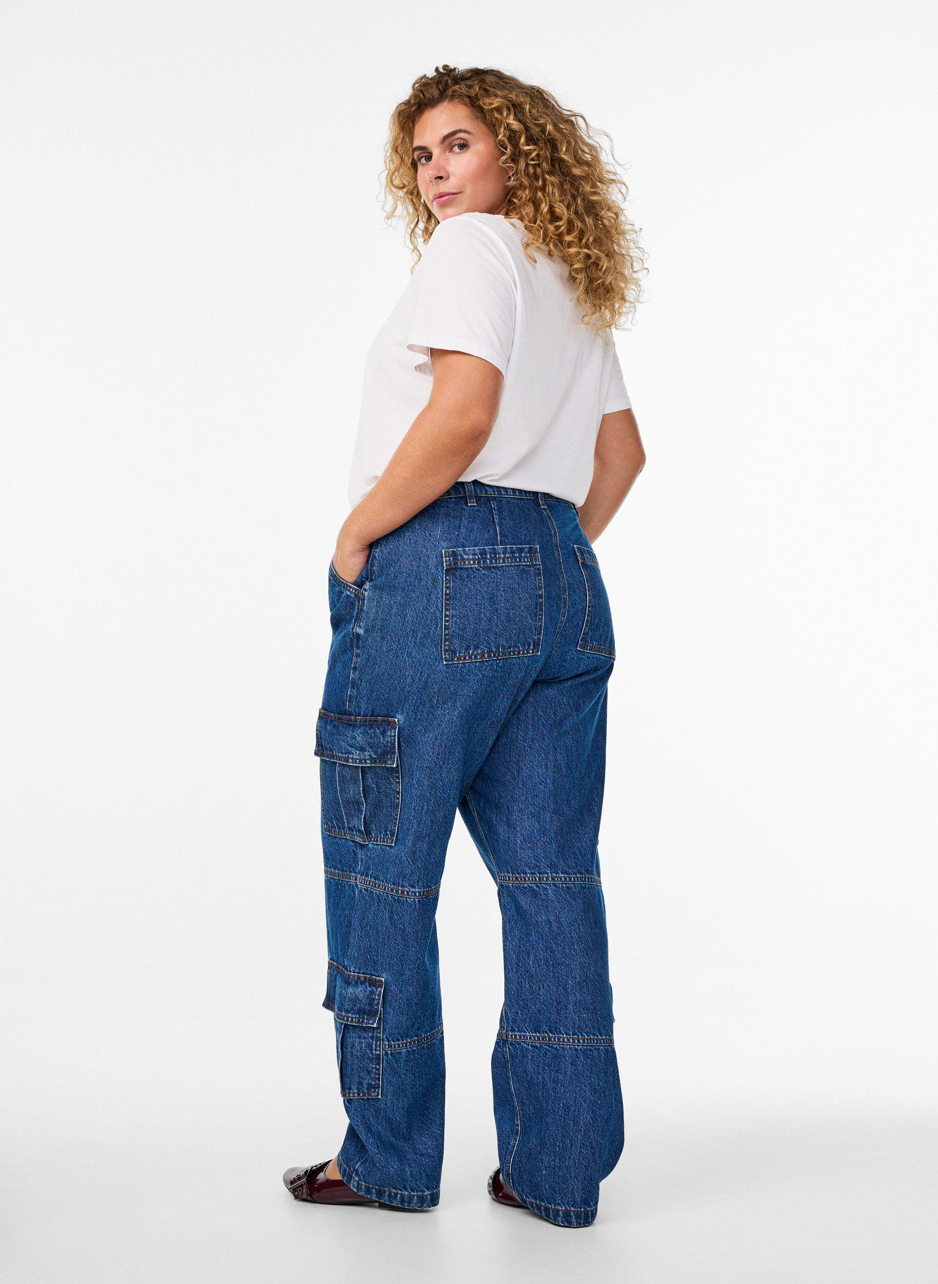 Zizzi Cargojeans mit hoher Taille., Blau, Model image number 1