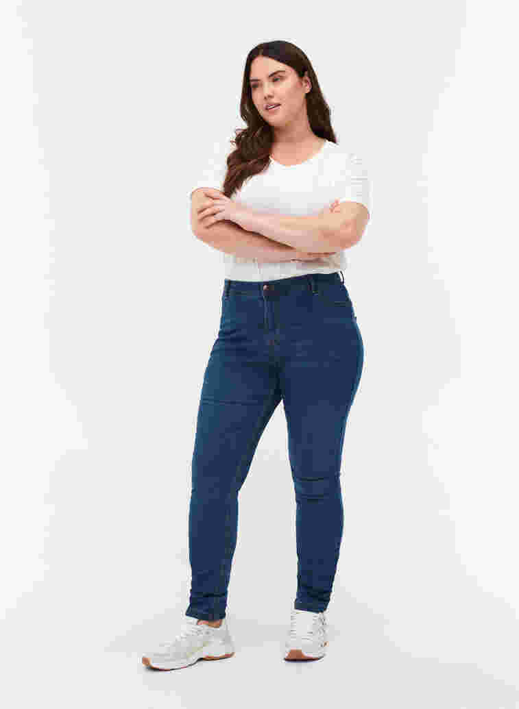 Extra Slim Nille Jeans mit hoher Taille, Blue d. washed, Model