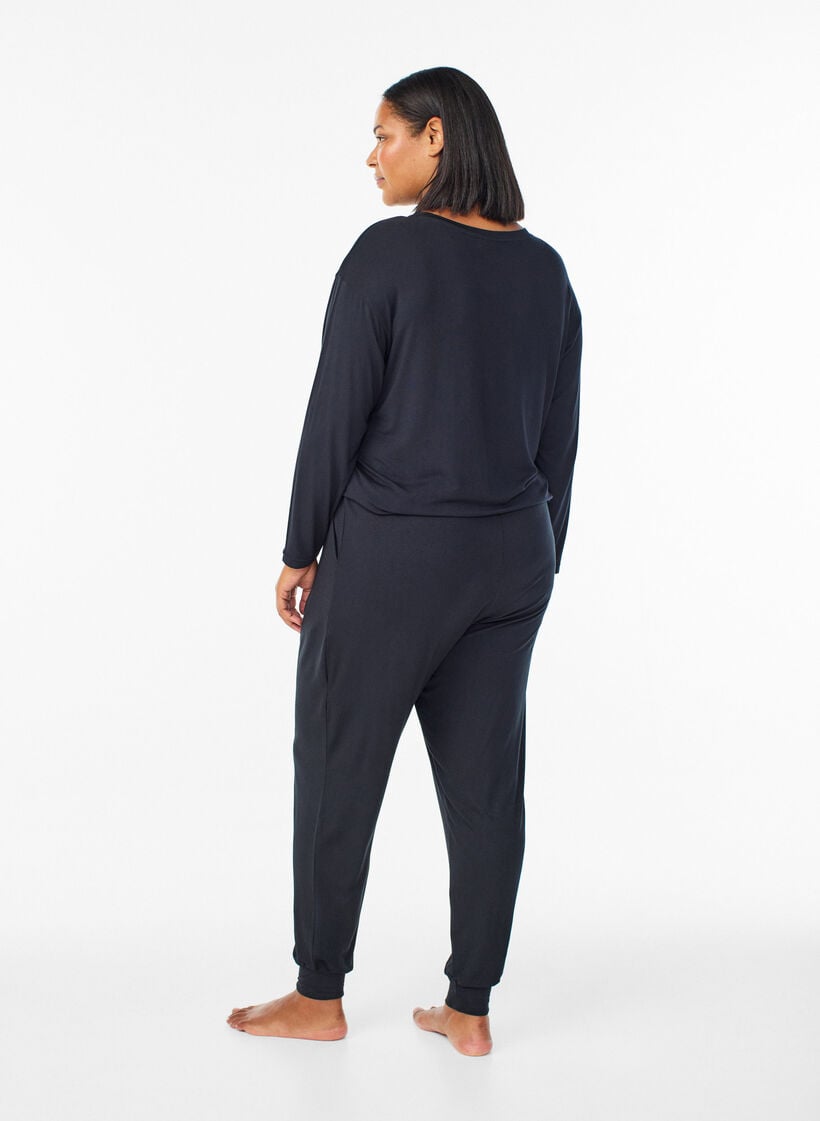 Schlafhose aus Modal mit hoher Taille, Schwarz, Model image number 1