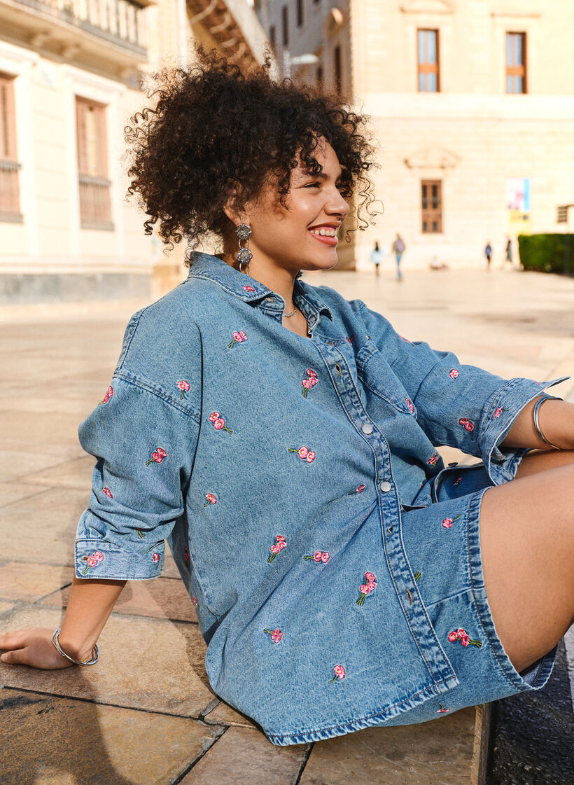 Denim-Shorts mit aufgestickten Blumen, Blau, Image image number 0