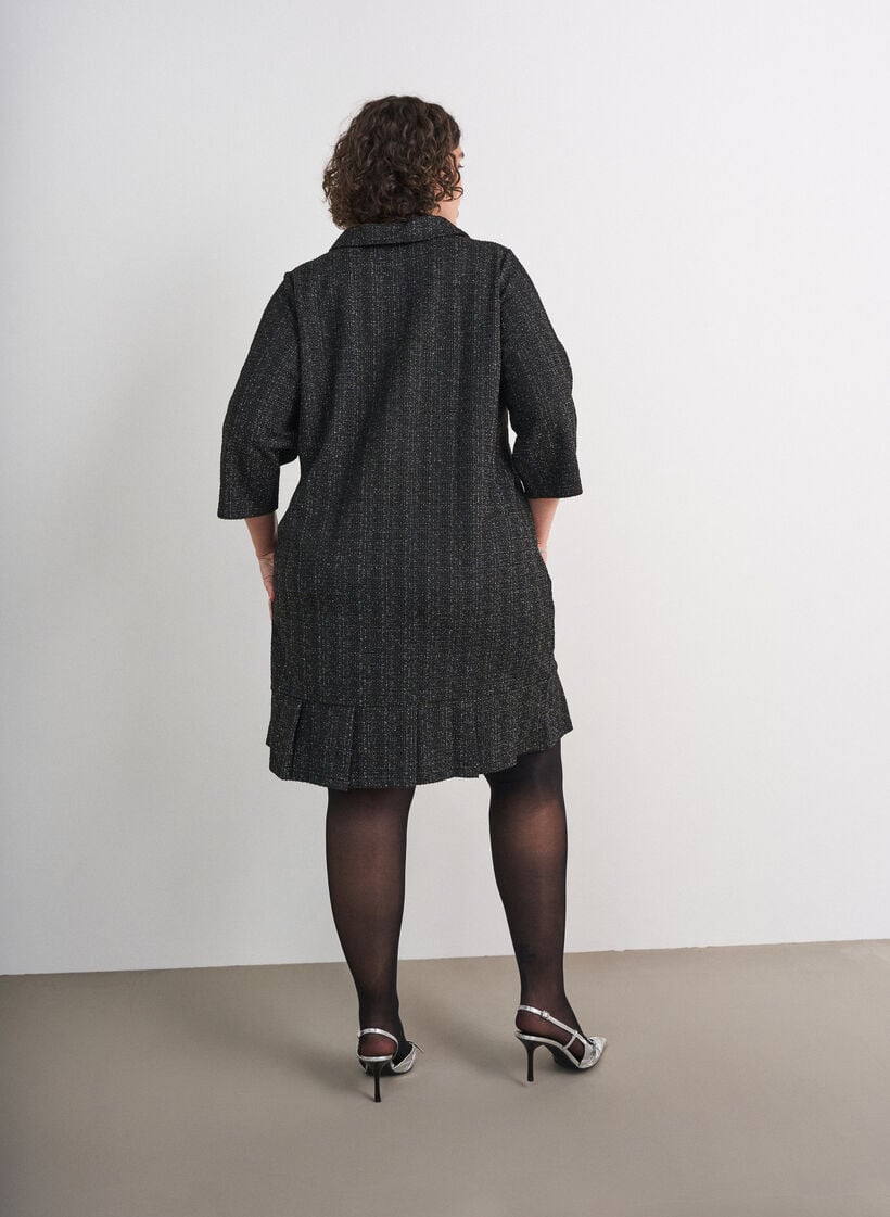 Kurzes Boucl&eacute;-Kleid mit Zierkn&ouml;pfen, Schwarz, Model image number 2