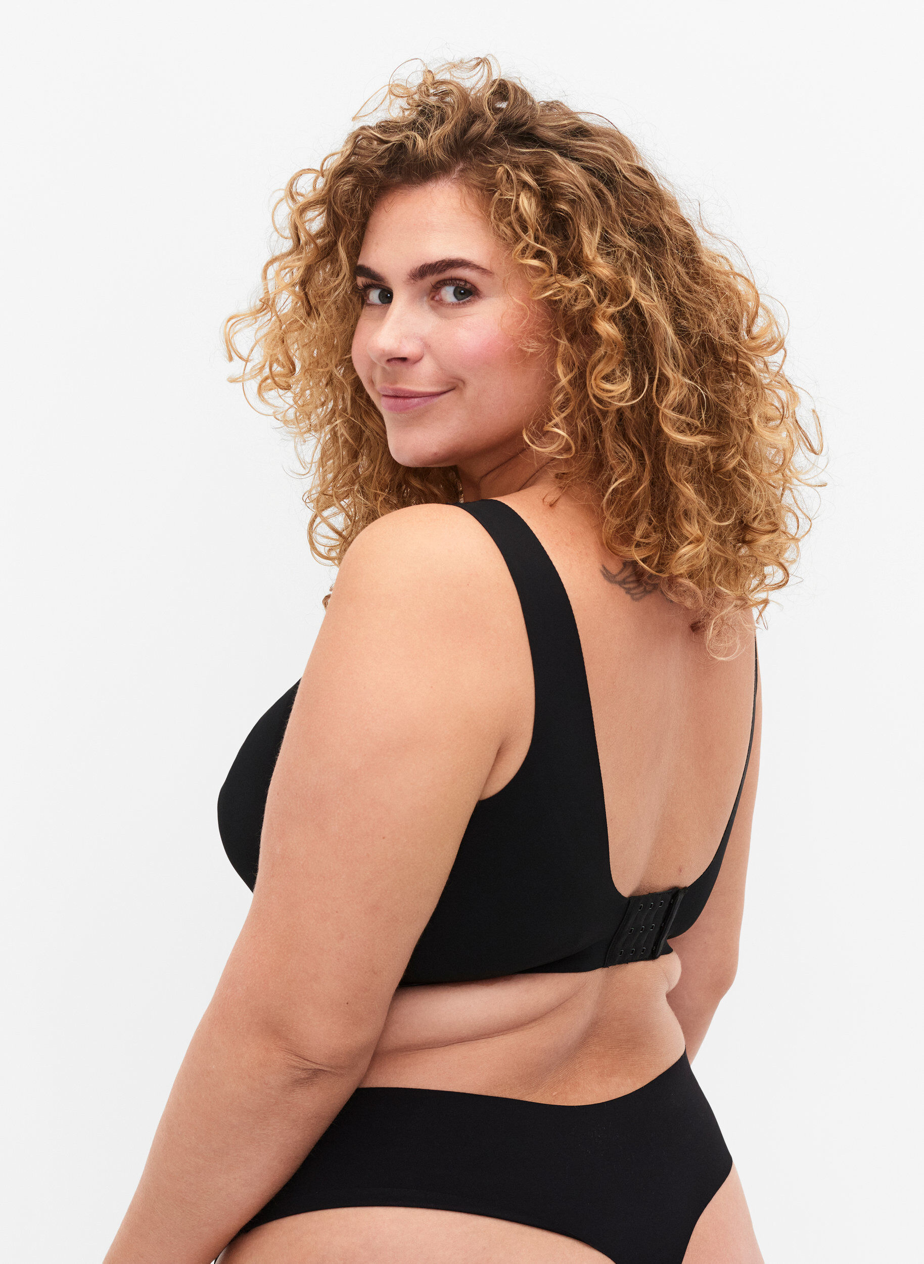 Zizzi BH mit herausnehmbaren Einlagen, Black, Model image number 1