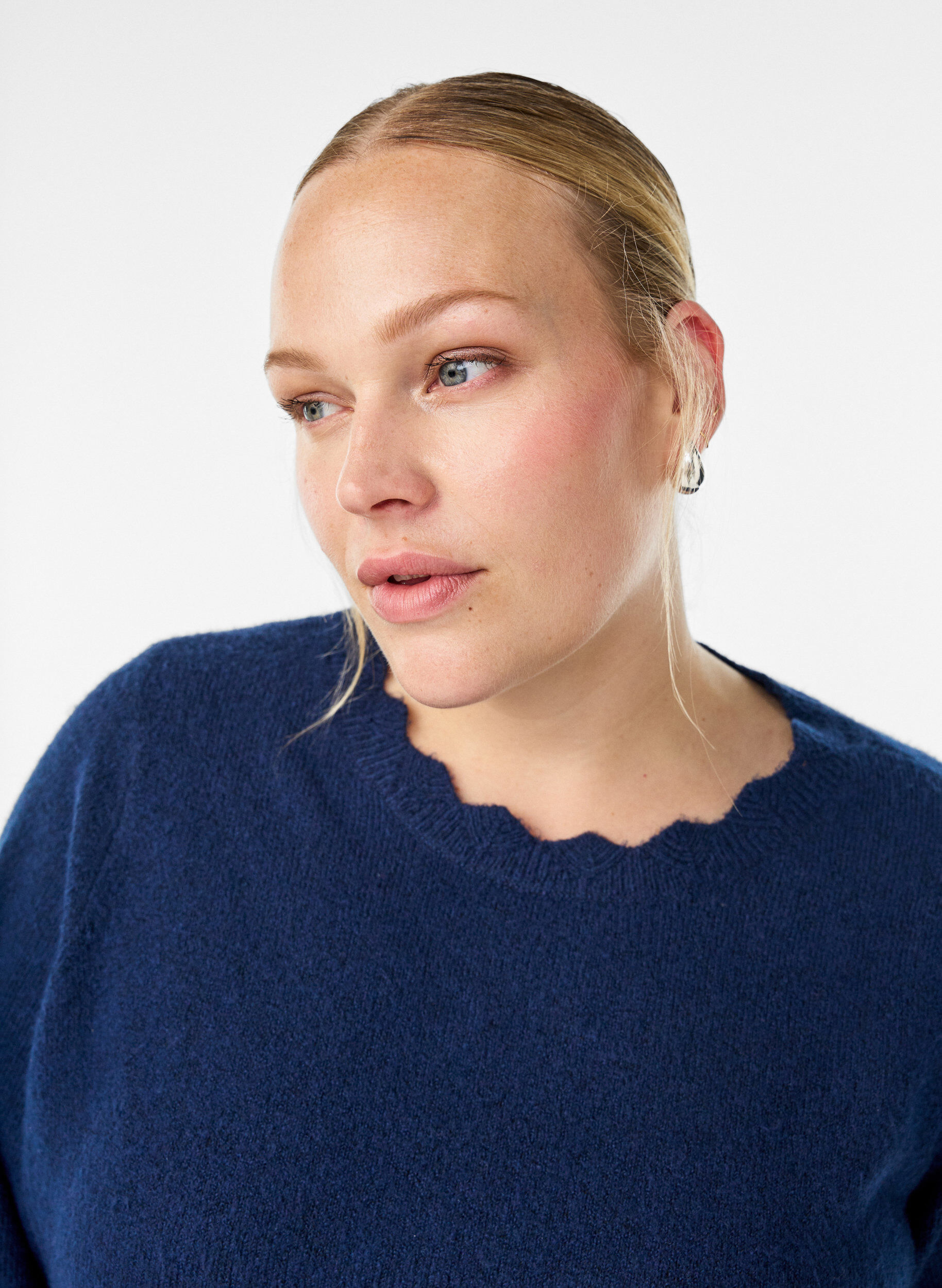 ZizziStrickbluse mit Wellenkante, Blau, Model image number 3