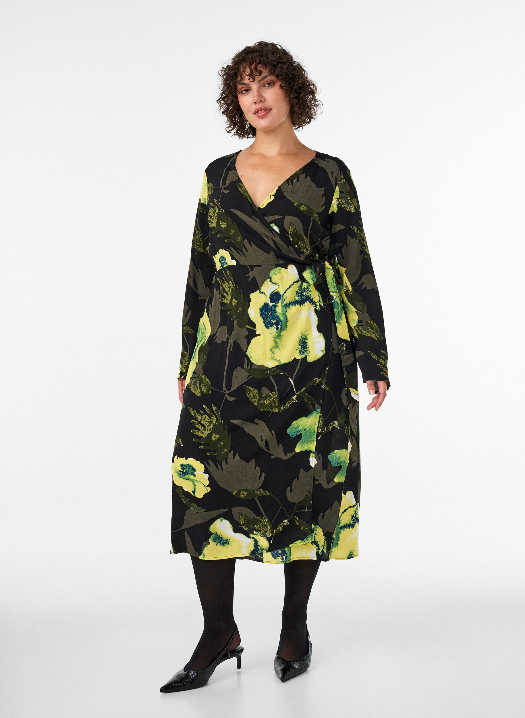 ZizziGebl&uuml;mtes Wickelkleid aus Viskose mit Bindeg&uuml;rtel, Schwarz, Model image number 0