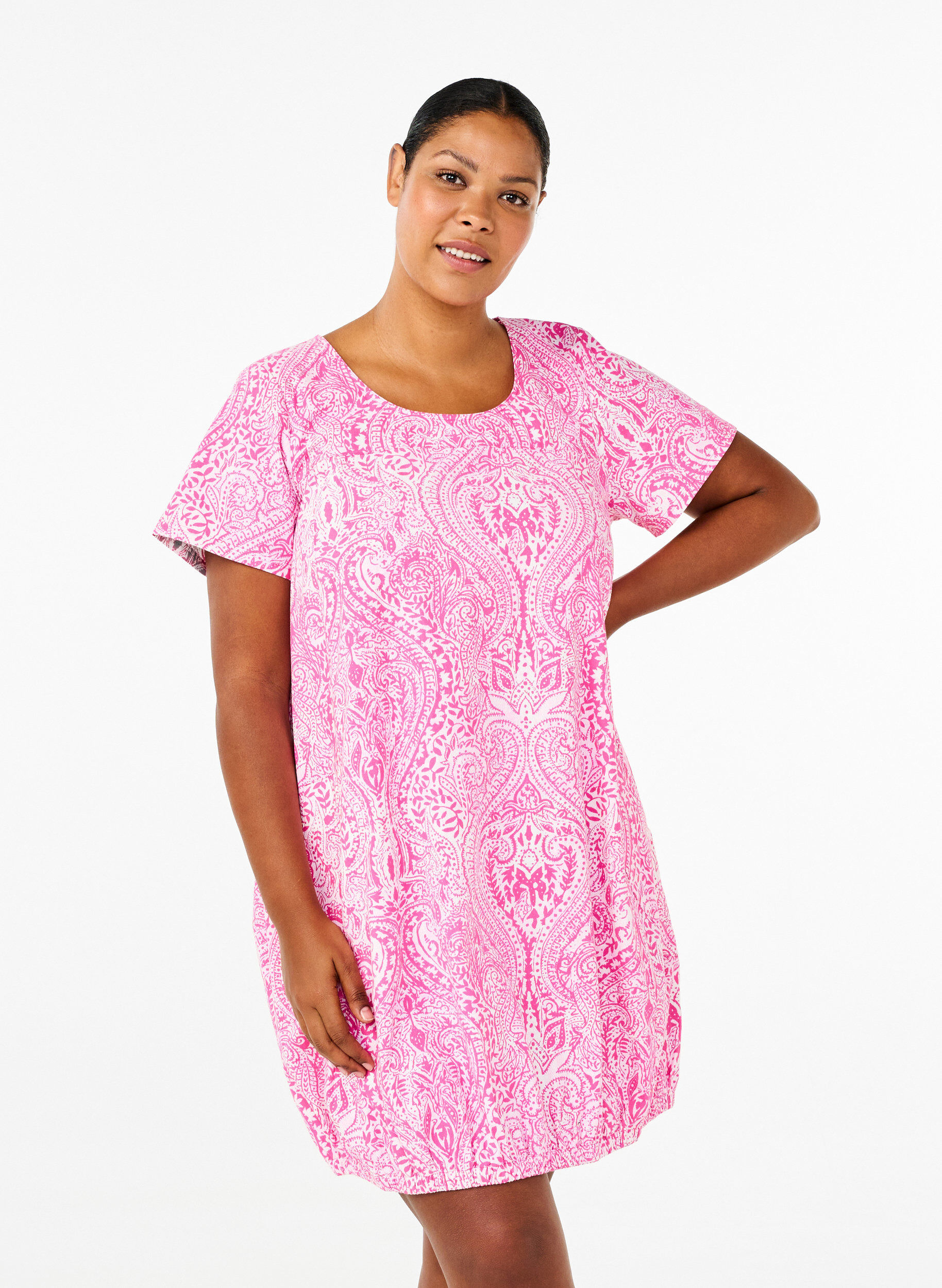 Zizzi Kurz&auml;rmliges Baumwollkleid mit Paisley-Print, Pink, Model image number 0
