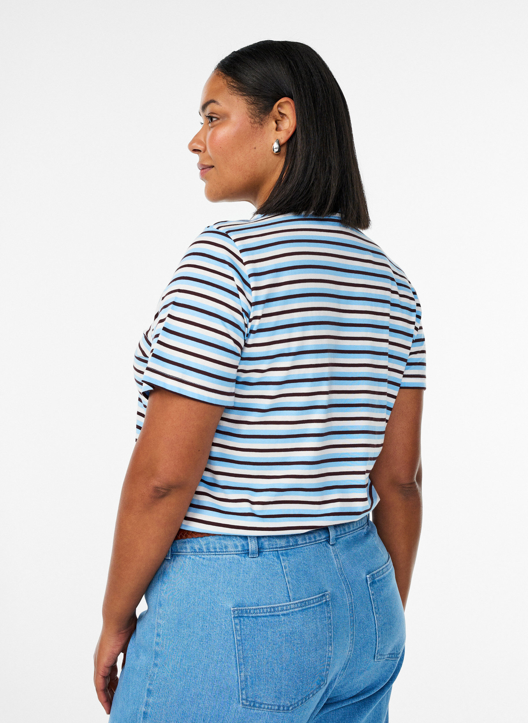 Zizzi T-Shirt aus Baumwolle mit Streifen, Blau, Model image number 2