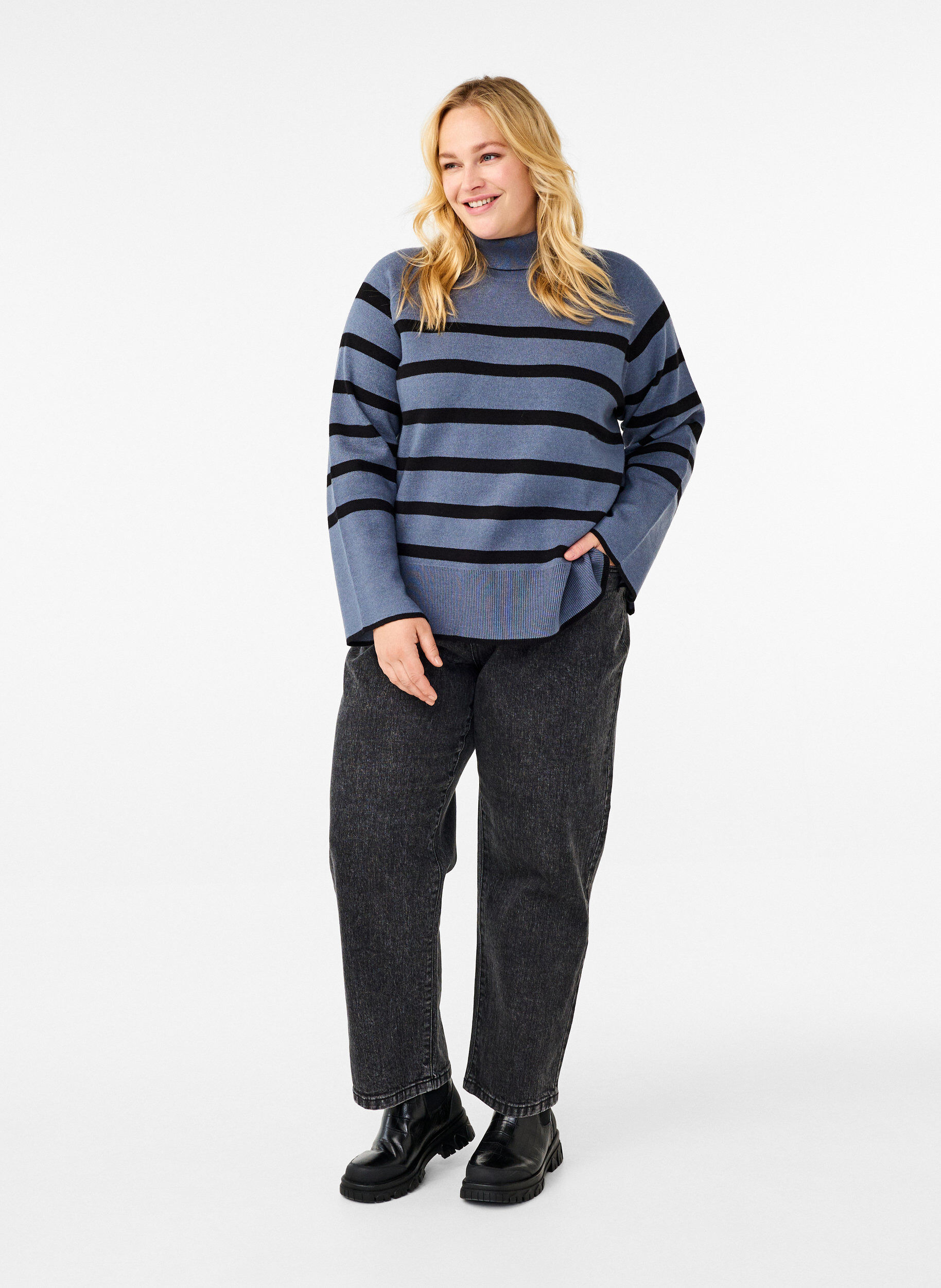 Zizzi Gestreifter Strickpullover mit Rollkragen, B.Sea w.BlackStripes, Model image number 2