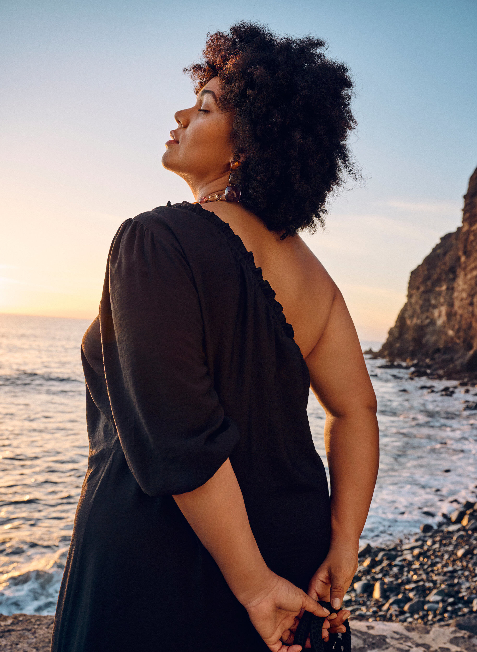 Zizzi One-Shoulder-Kleid aus Viskose, Schwarz, Image image number 1