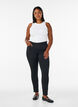 Emily Stay Black Jeans mit normaler Taille, Schwarz, Model image number 0