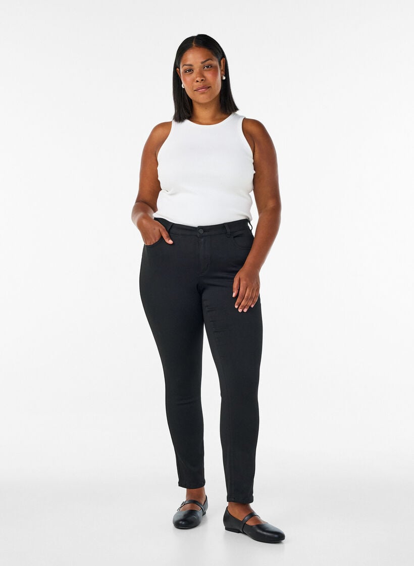 Emily Stay Black Jeans mit normaler Taille, Schwarz, Model image number 0