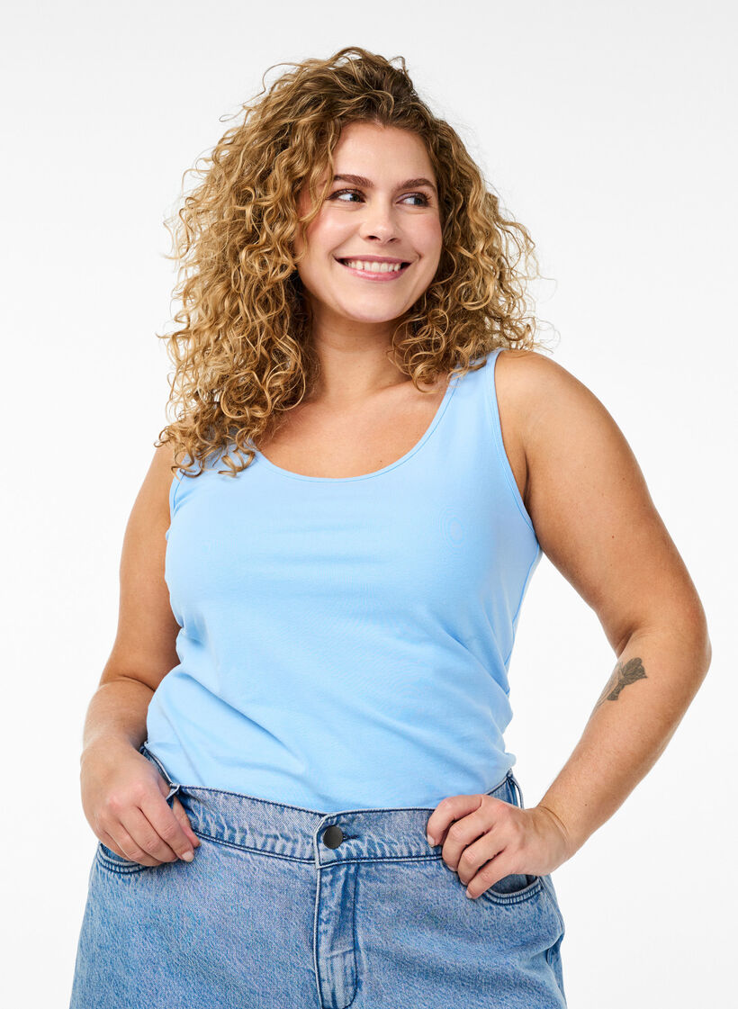 Einfarbiges Basic Top aus Baumwolle, Blau, Model image number 0