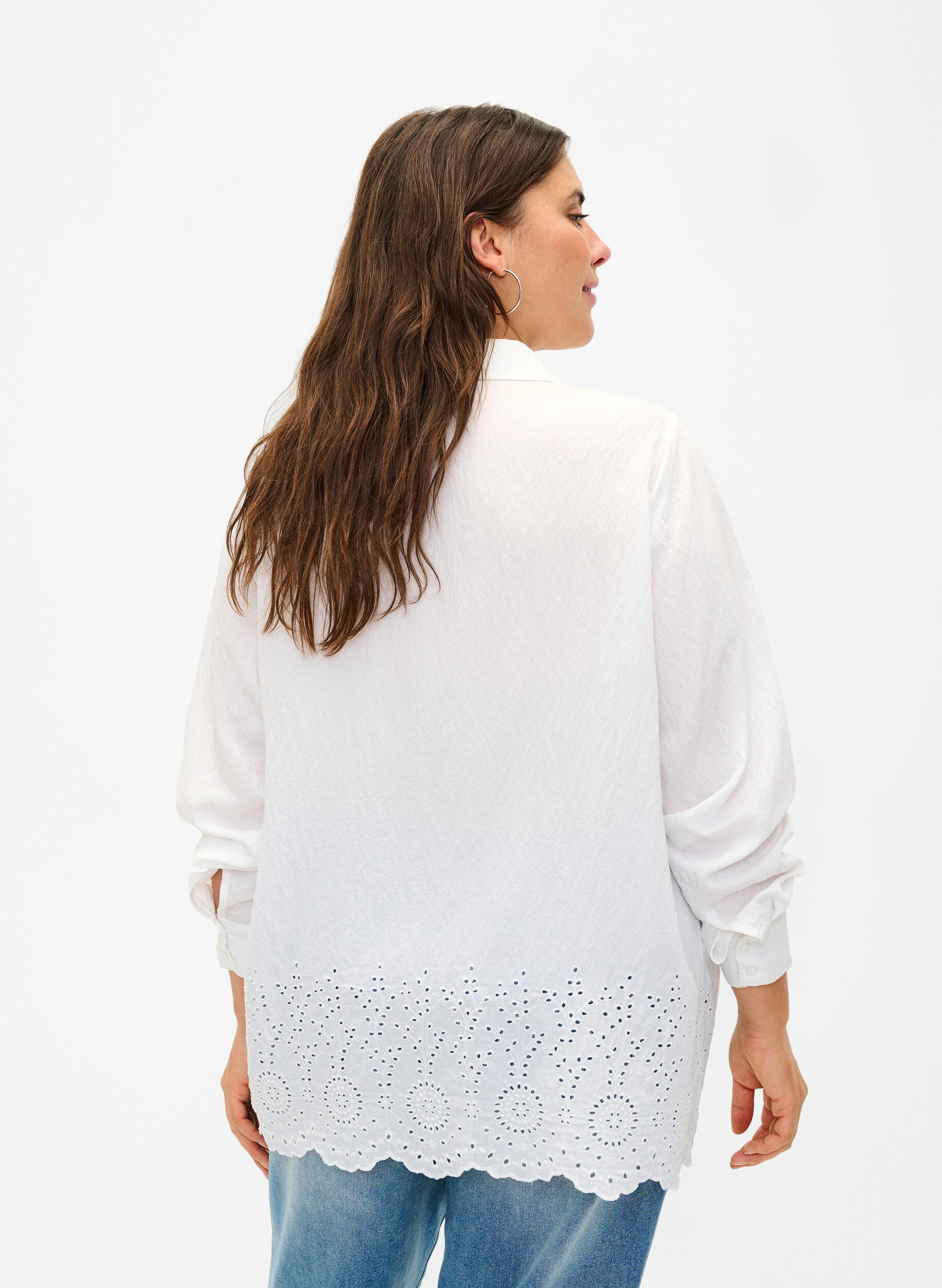 Zizzi Viskoseshirt mit Lochstickerei, Bright White, Model image number 1
